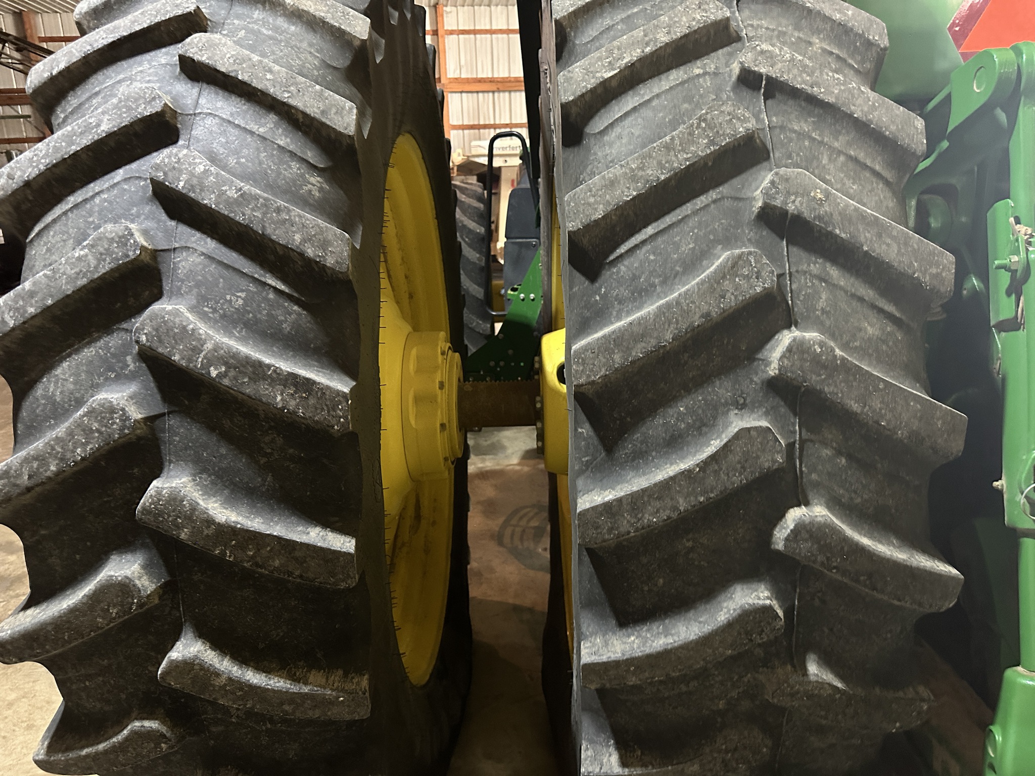 2014 John Deere 8320R Image 23