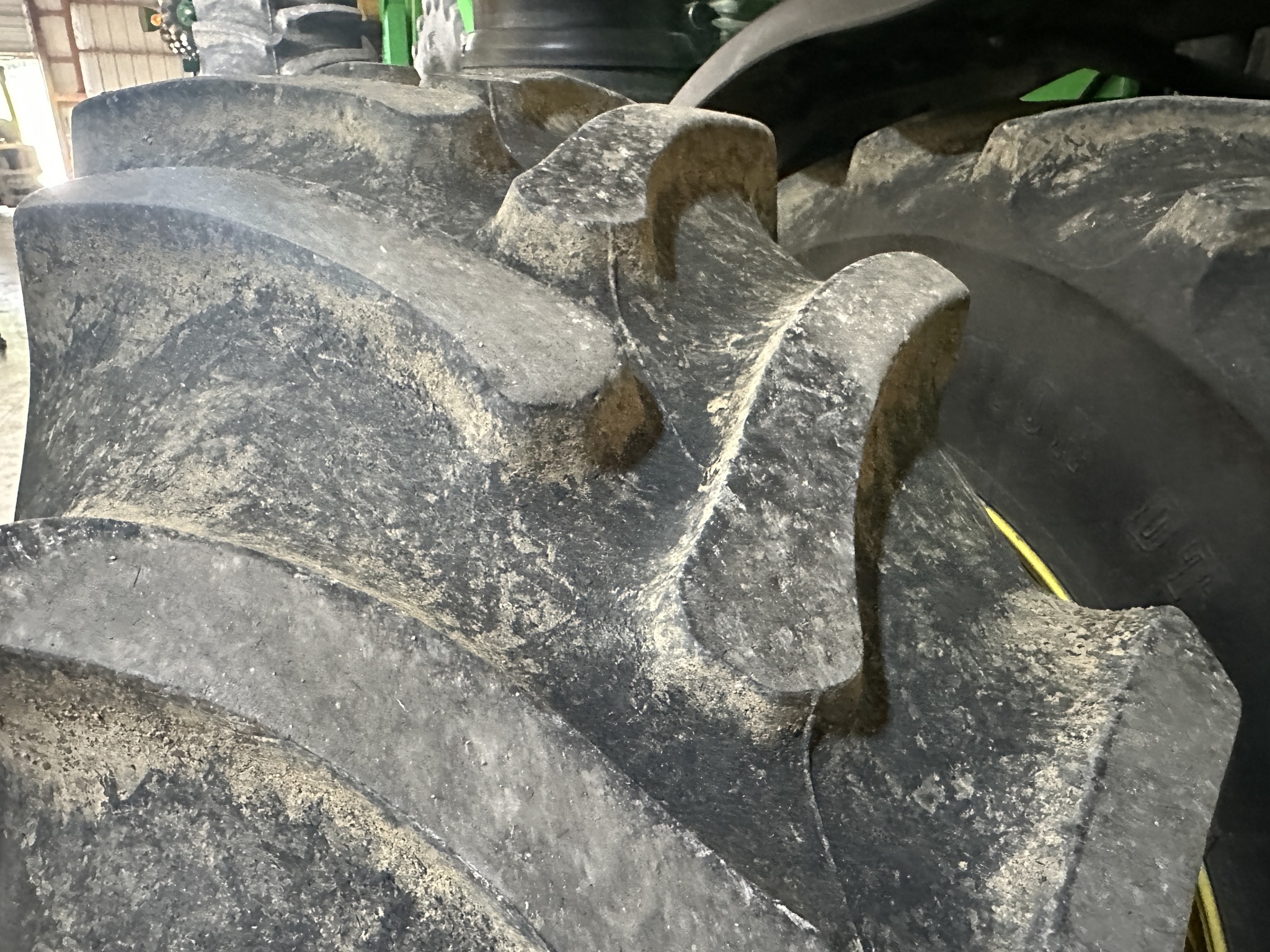 2014 John Deere 8320R Image 17