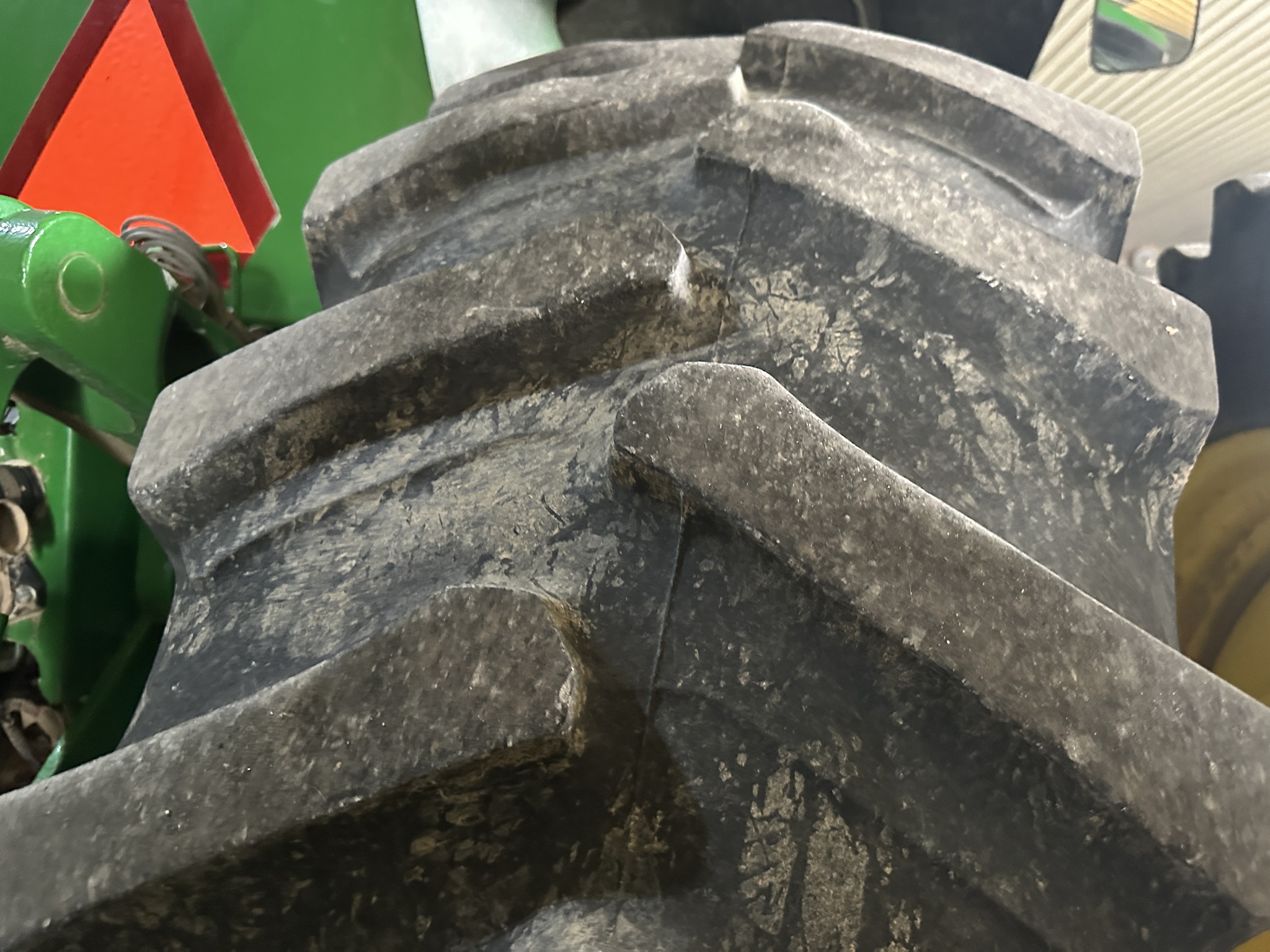 2014 John Deere 8320R Image 22