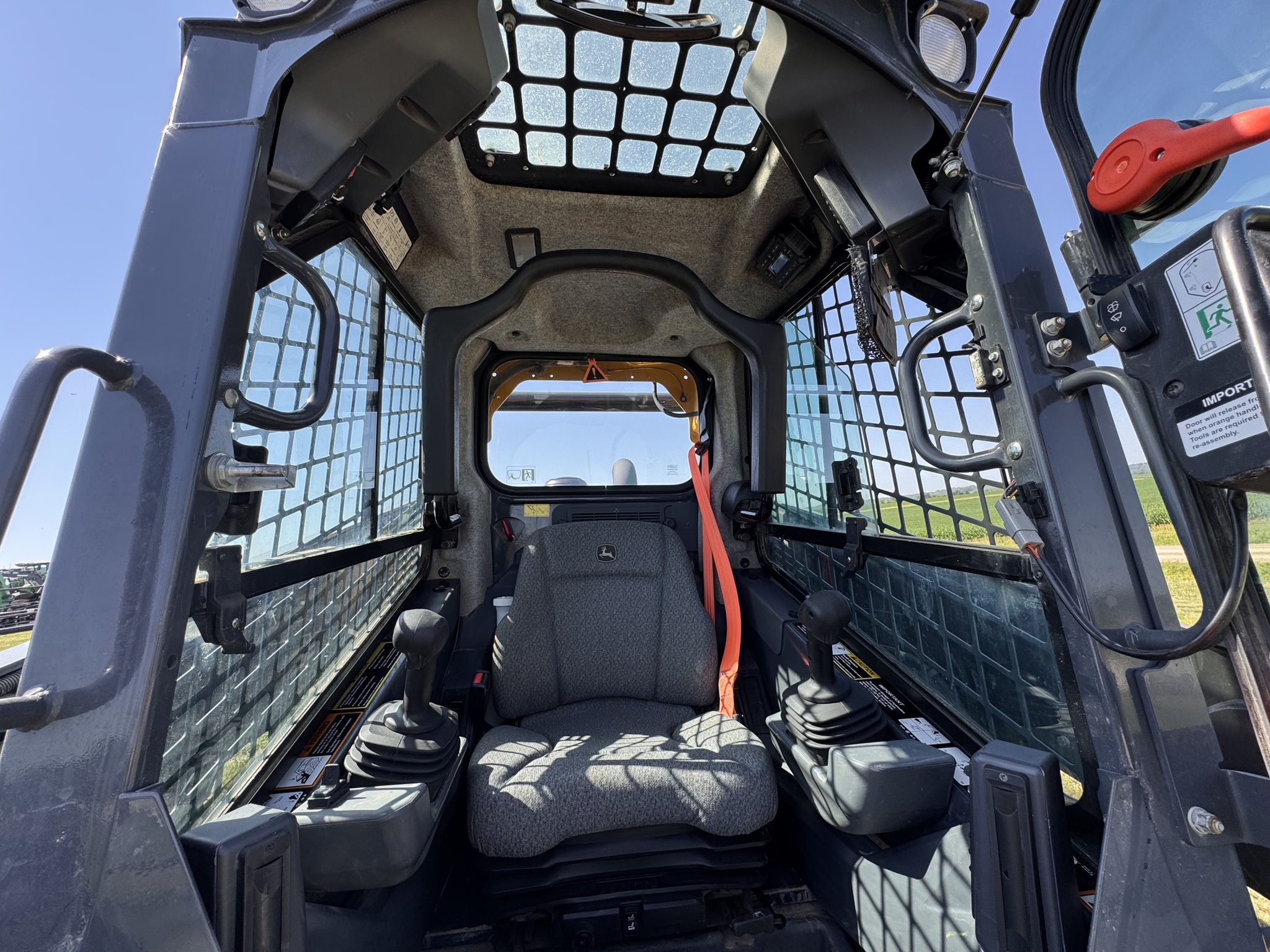 2023 John Deere 333G Image 12