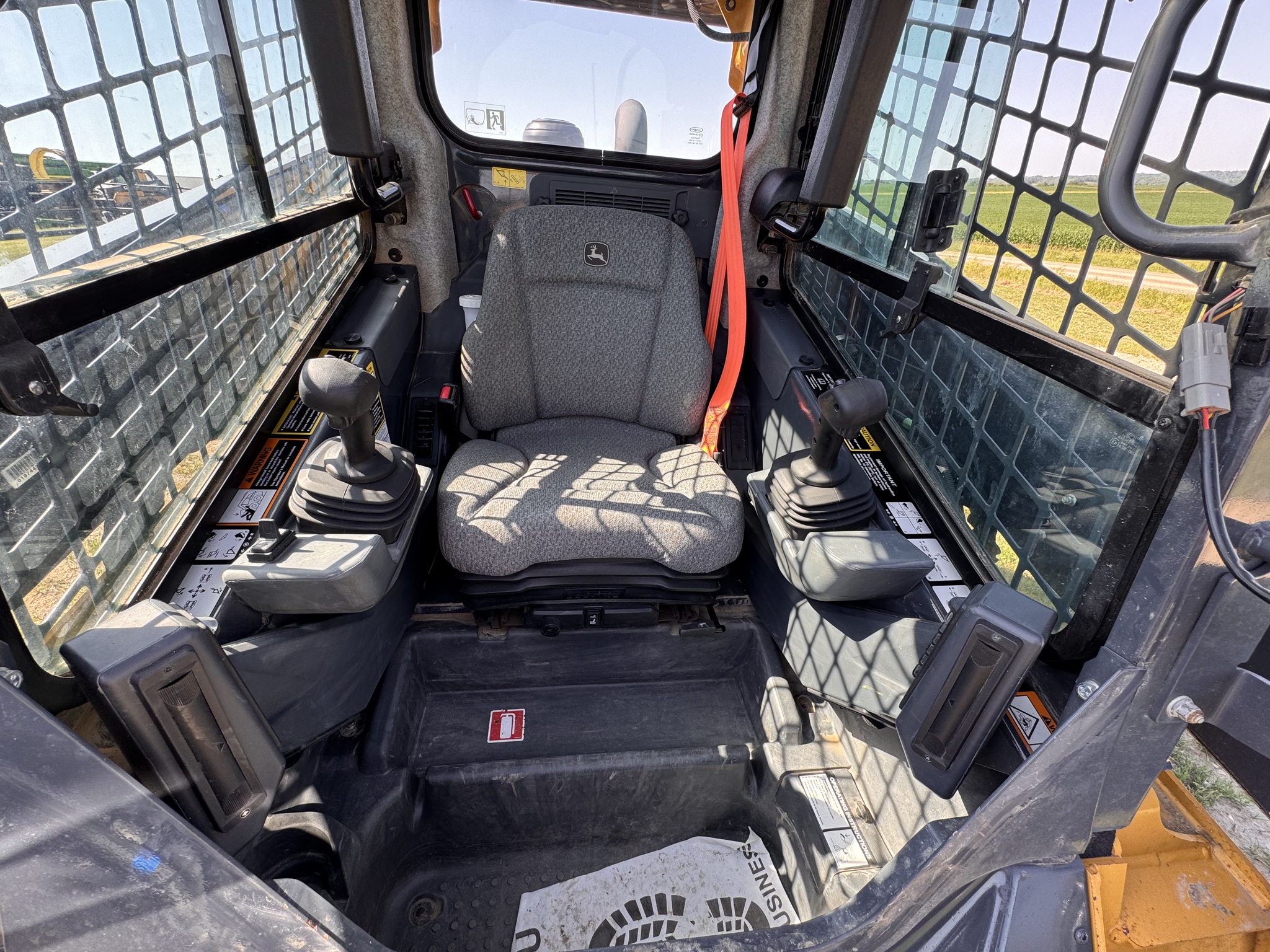 2023 John Deere 333G Image 13