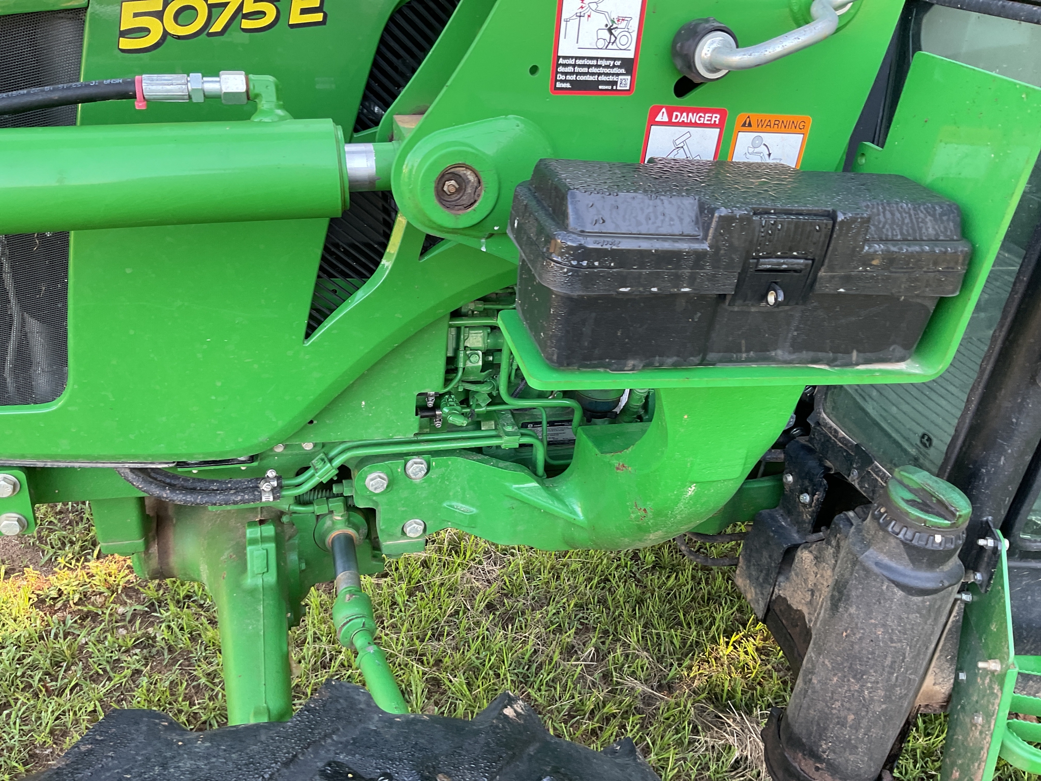 2022 John Deere 5075E Image 14