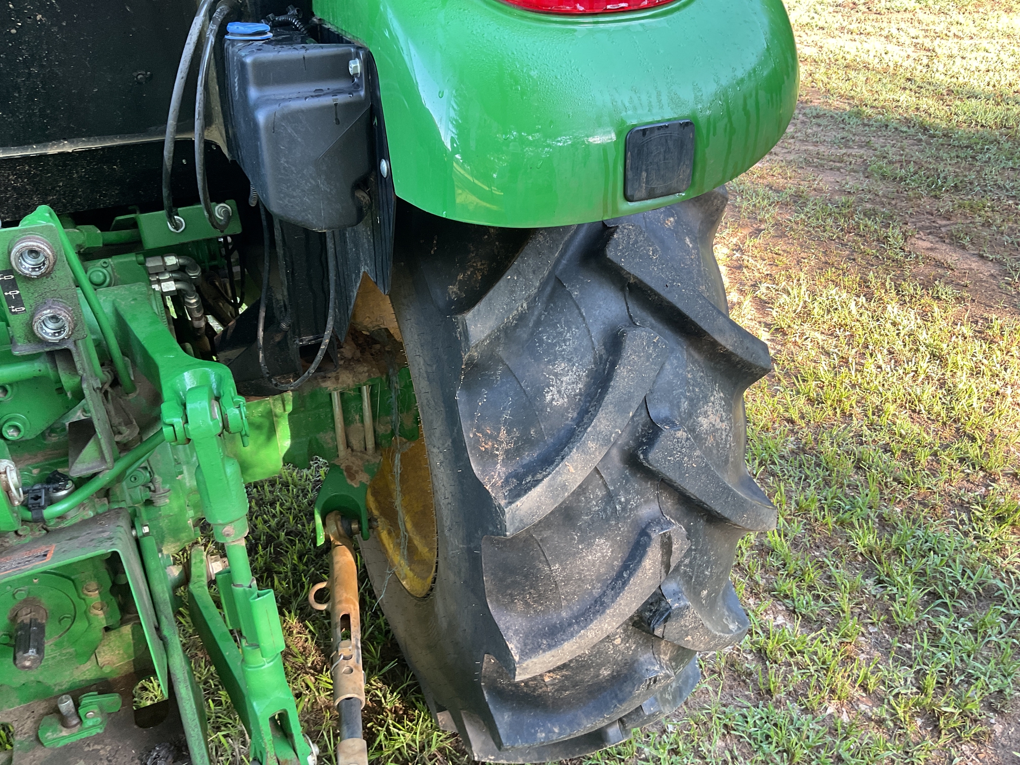 2022 John Deere 5075E Image 17