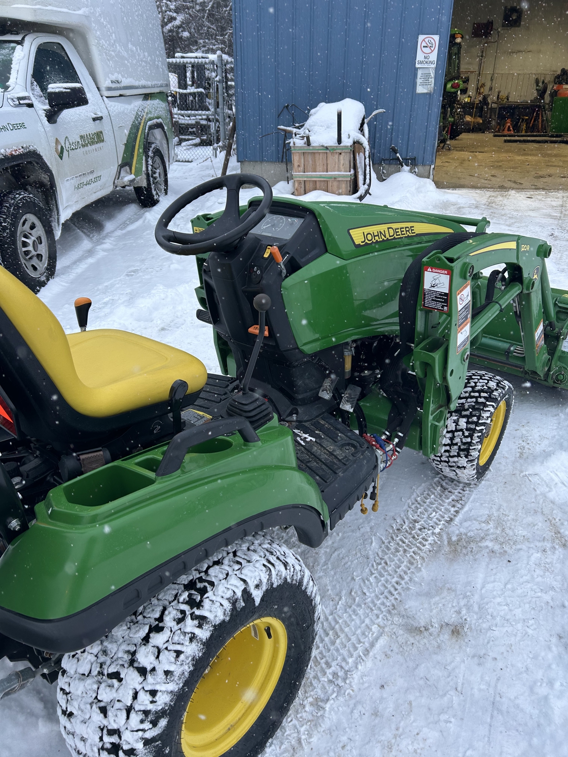 2019 John Deere 1023E Image 9