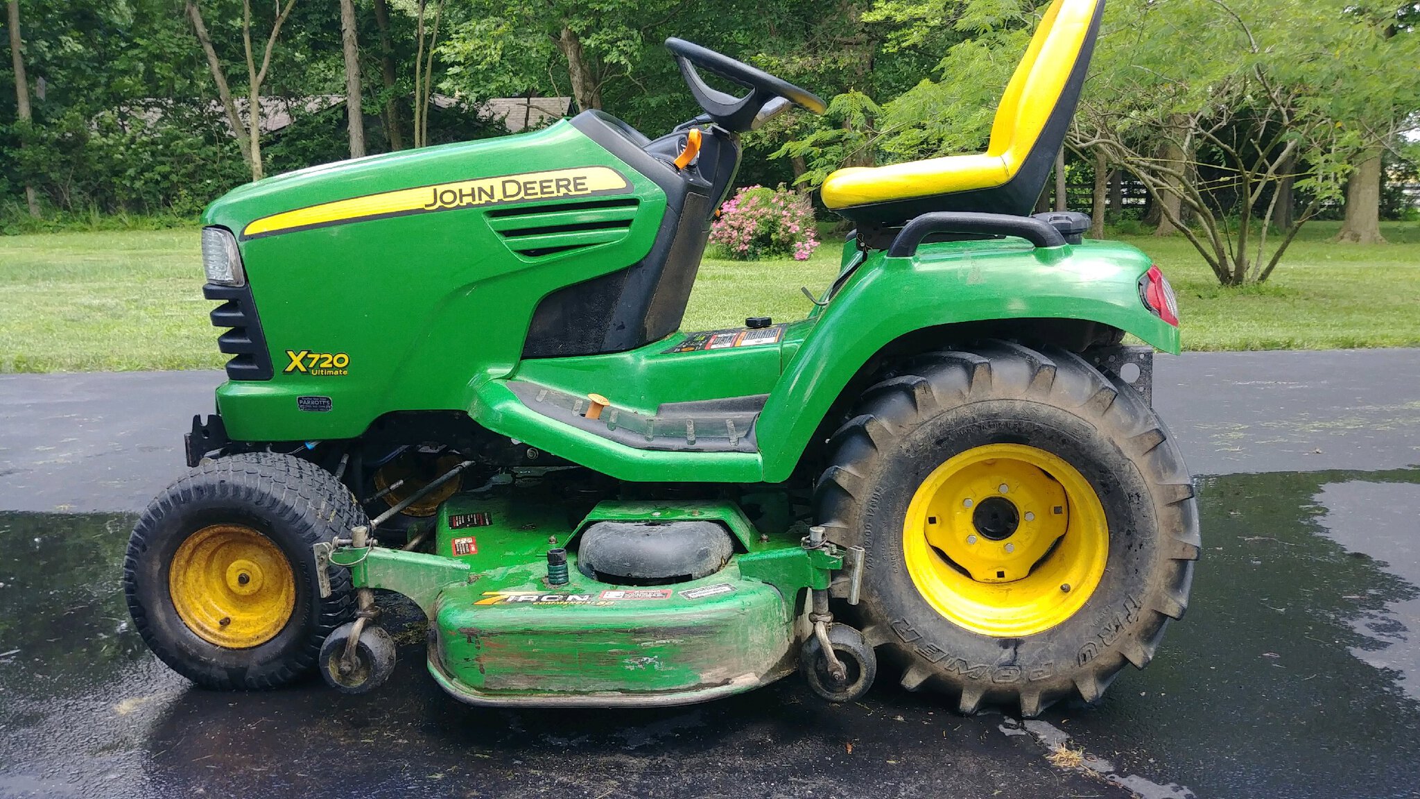 2011 John Deere X720 Image 1