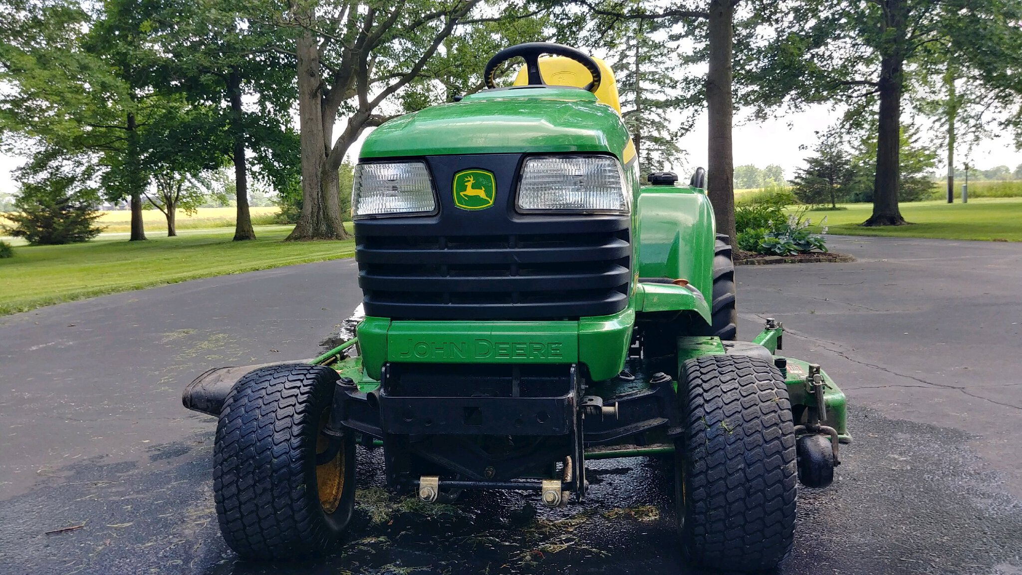 2011 John Deere X720 Image 2