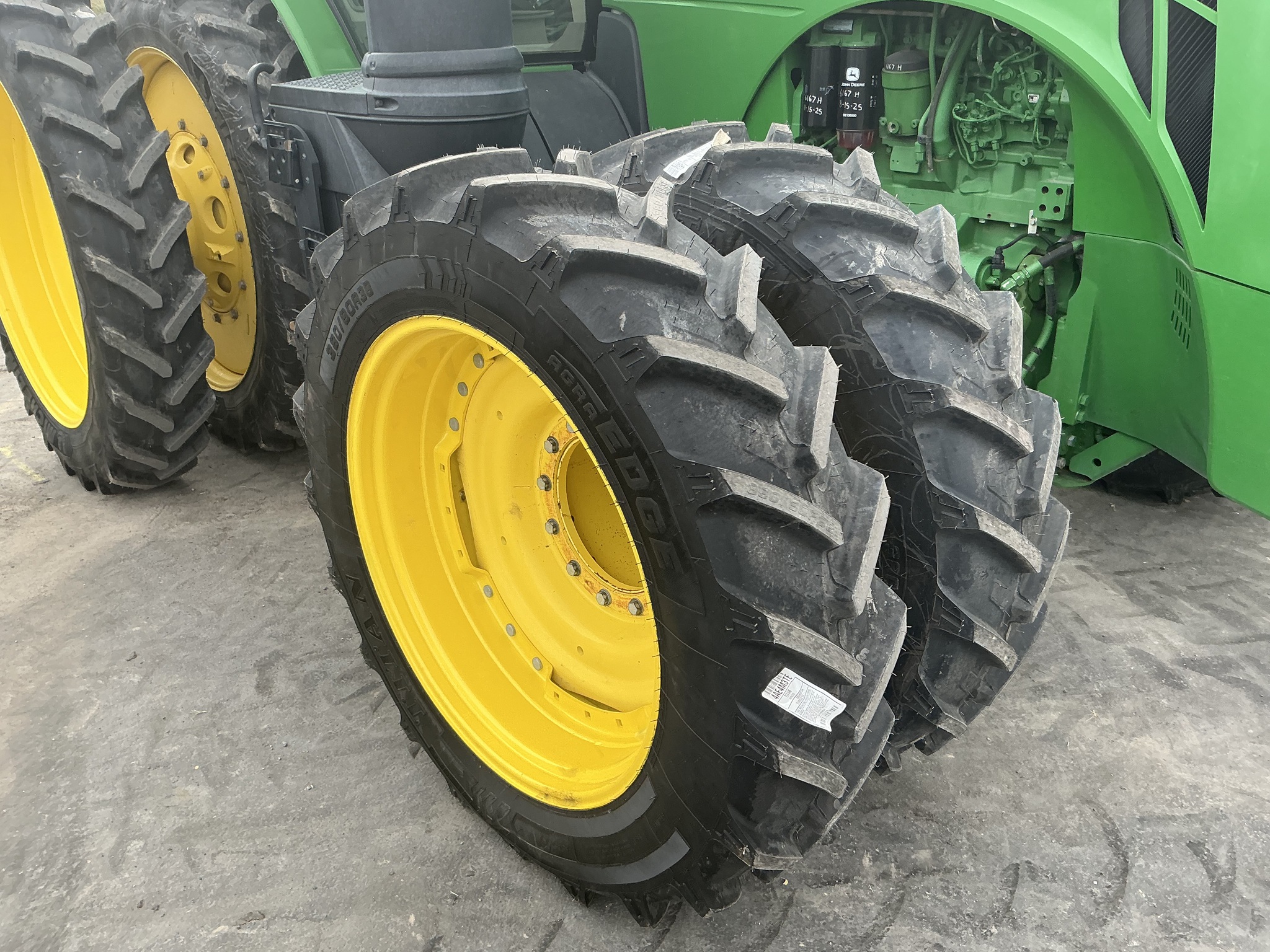 2018 John Deere 8295R Image 12