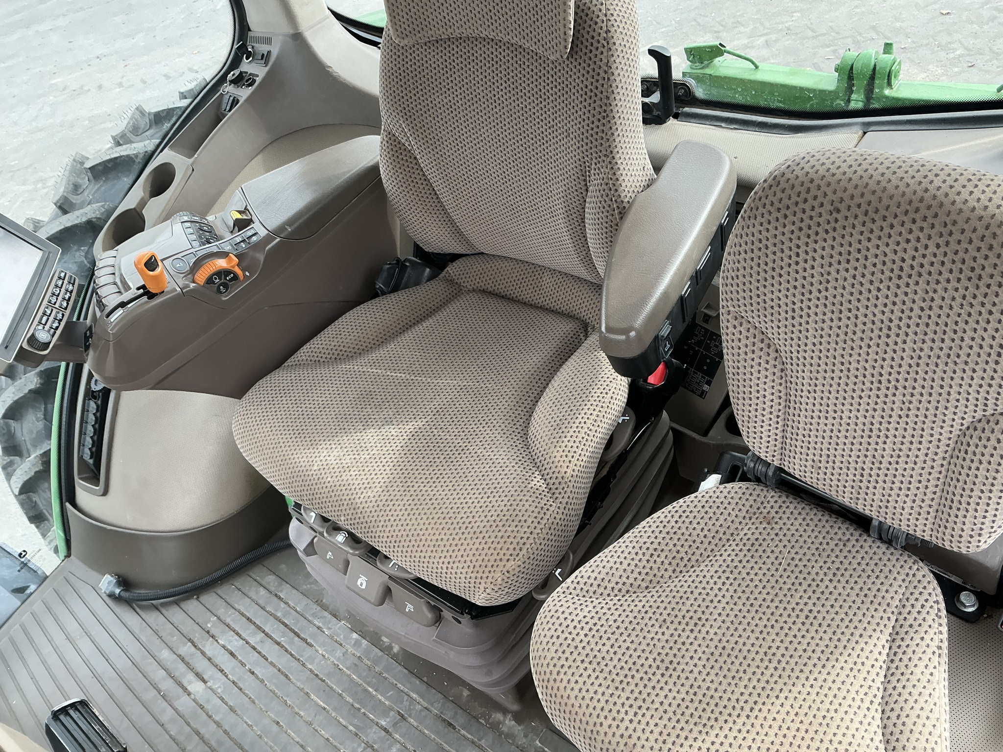 2018 John Deere 8295R Image 21