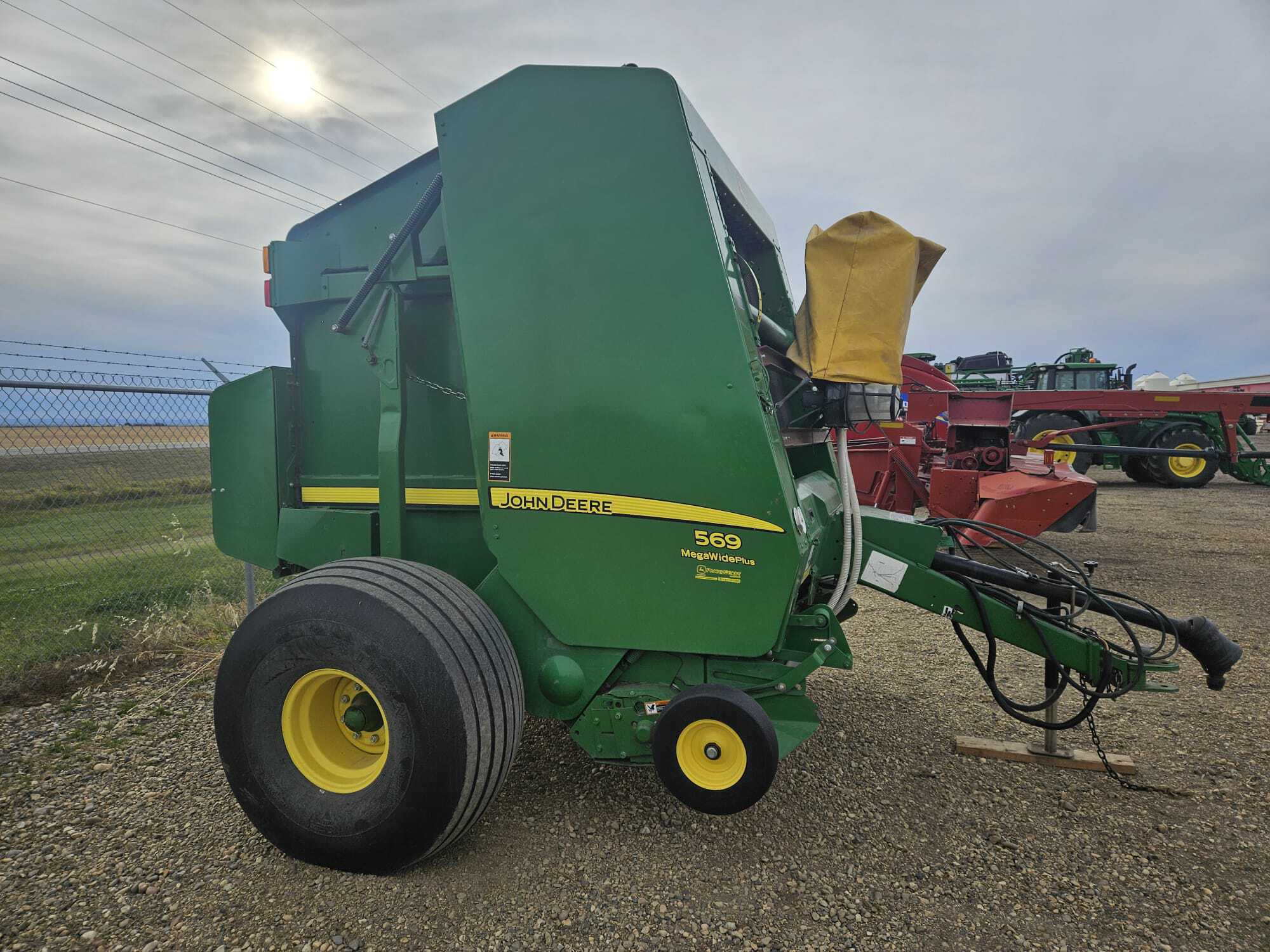2014 John Deere 569 Image 1