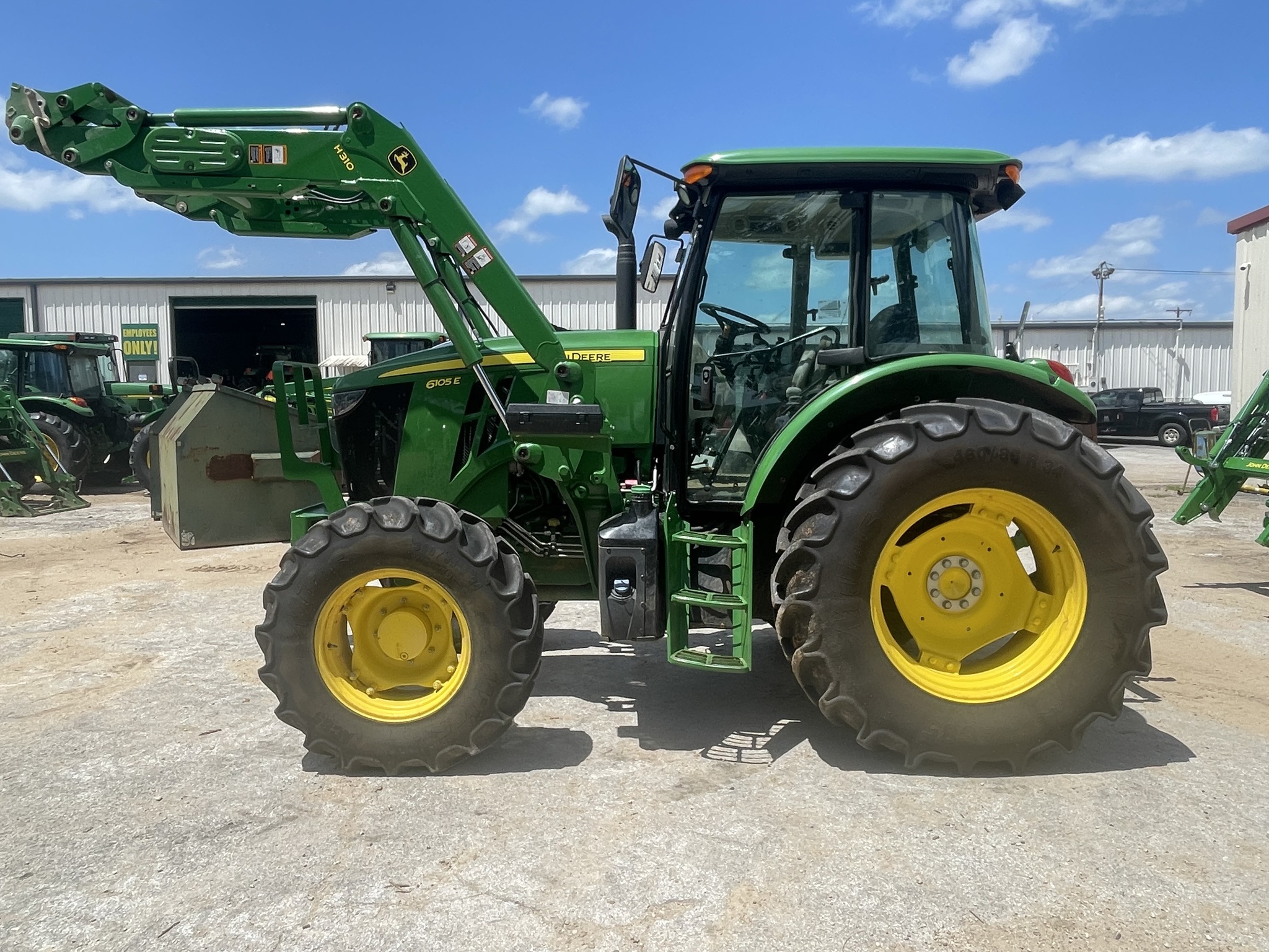 2022 John Deere 6105E cab Image 1