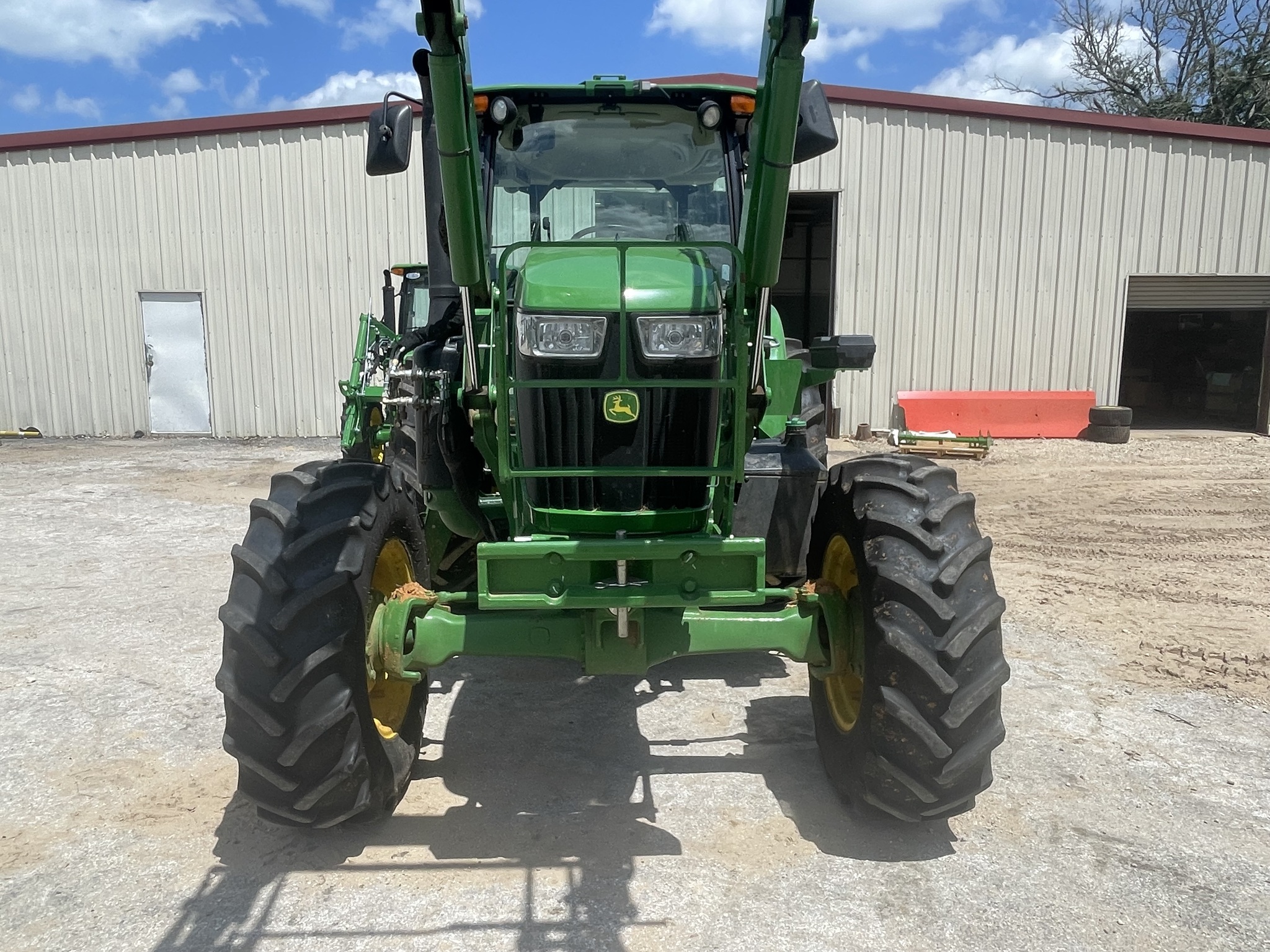 2022 John Deere 6105E cab Image 4