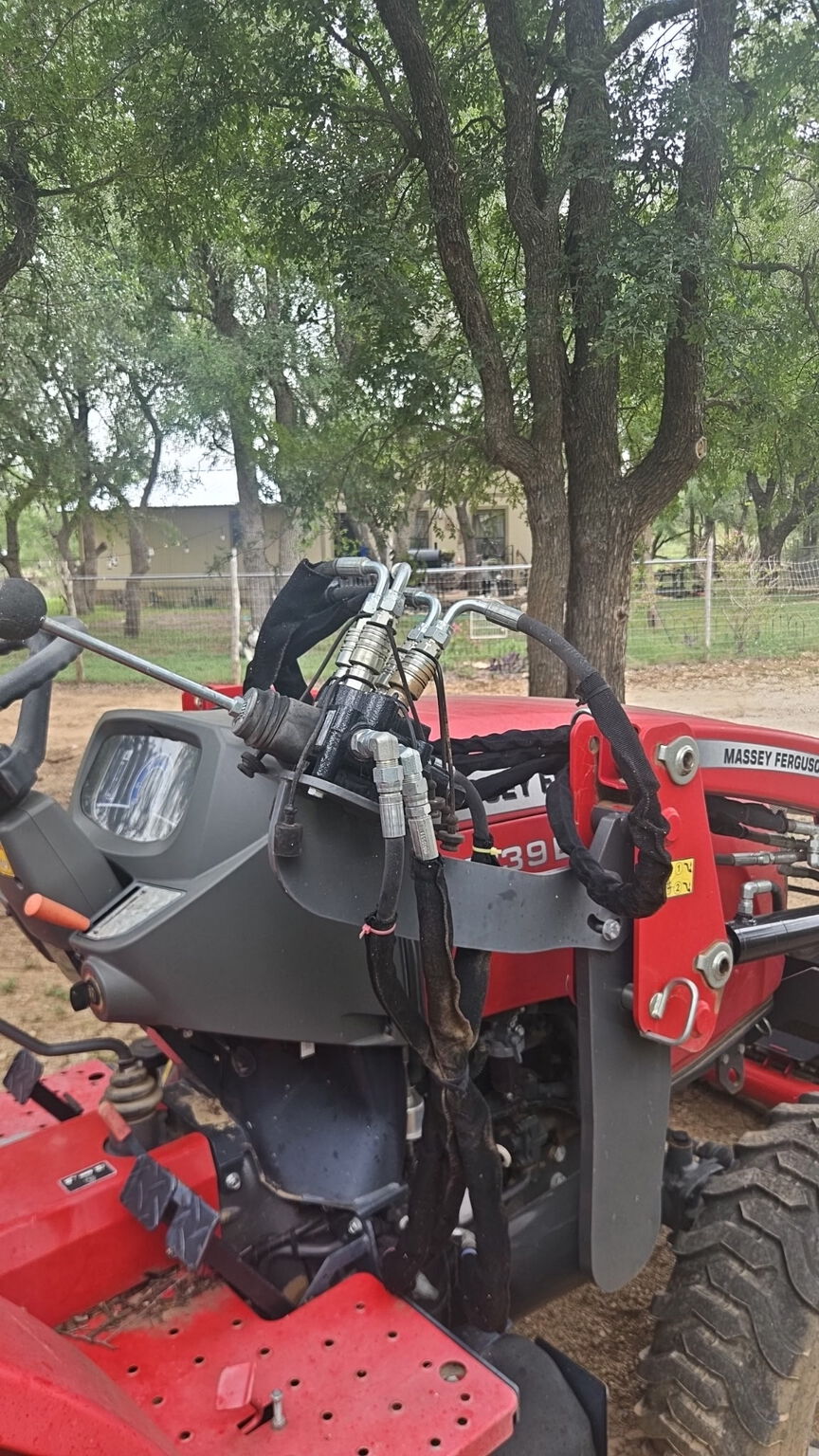 2018 Massey Ferguson 1739E Image 6