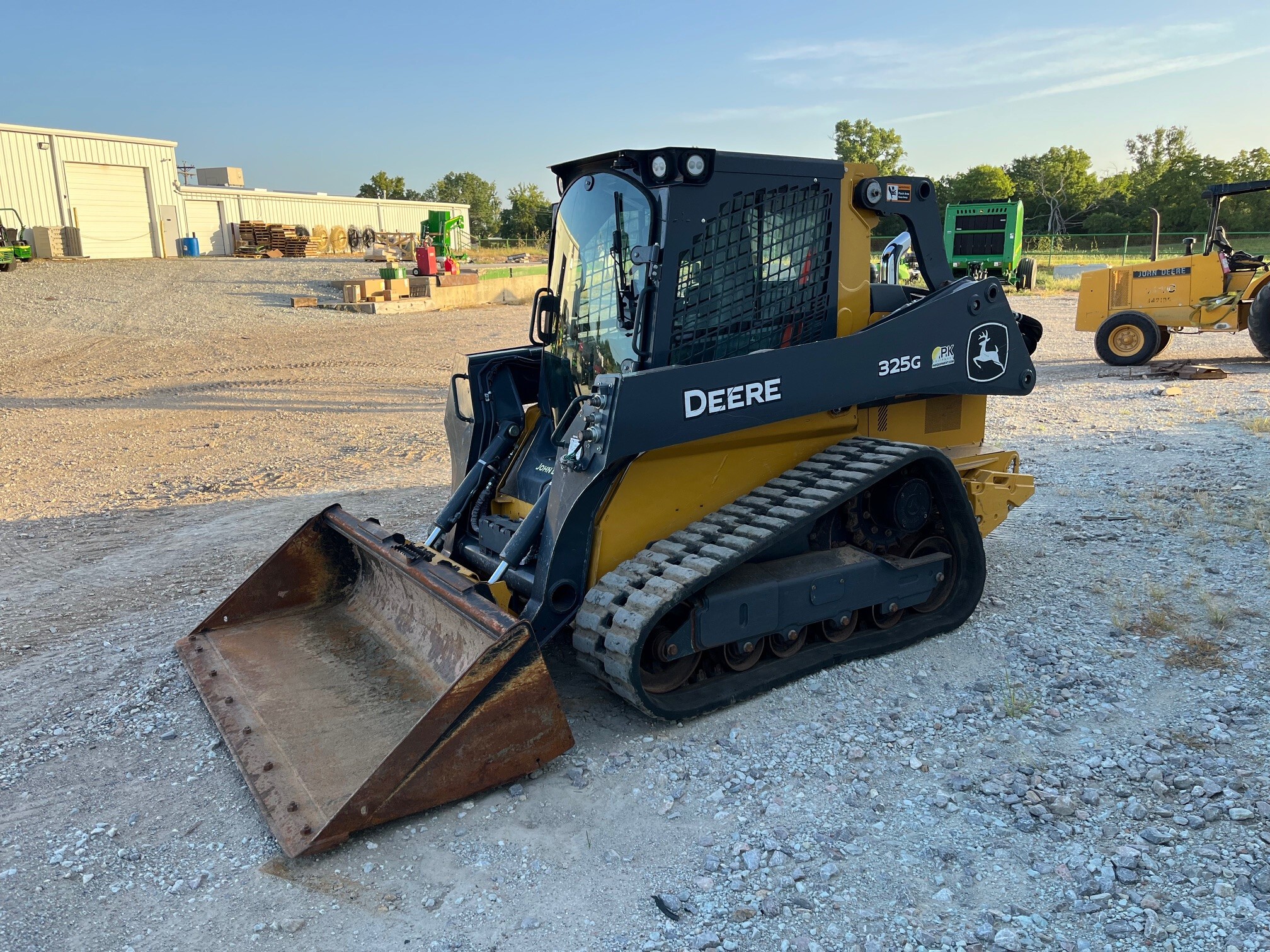 2022 John Deere 325G Image 7