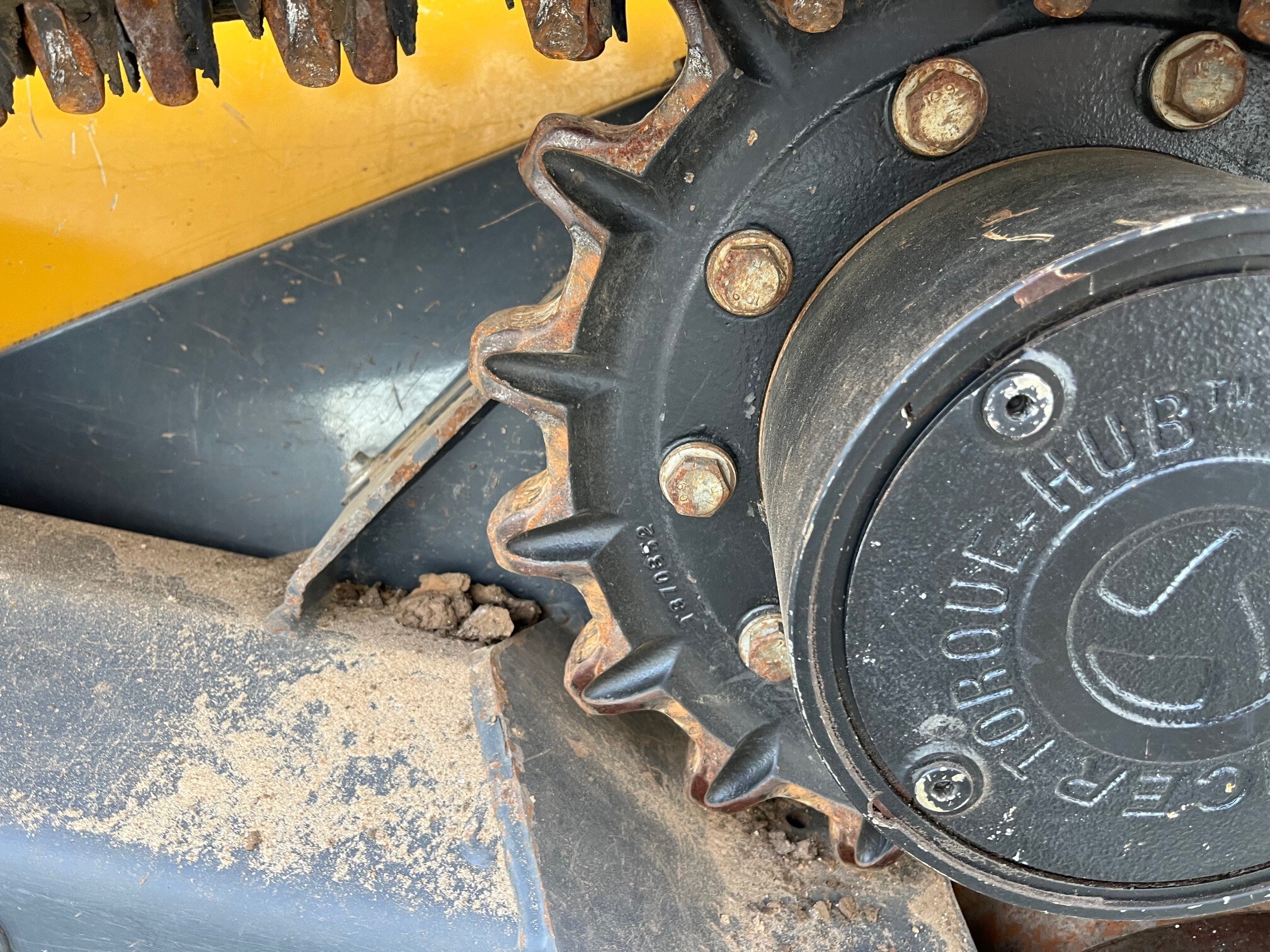 2022 John Deere 325G Image 16