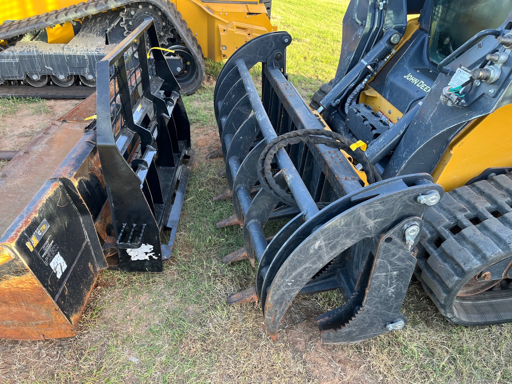 2022 John Deere 325G Image 19