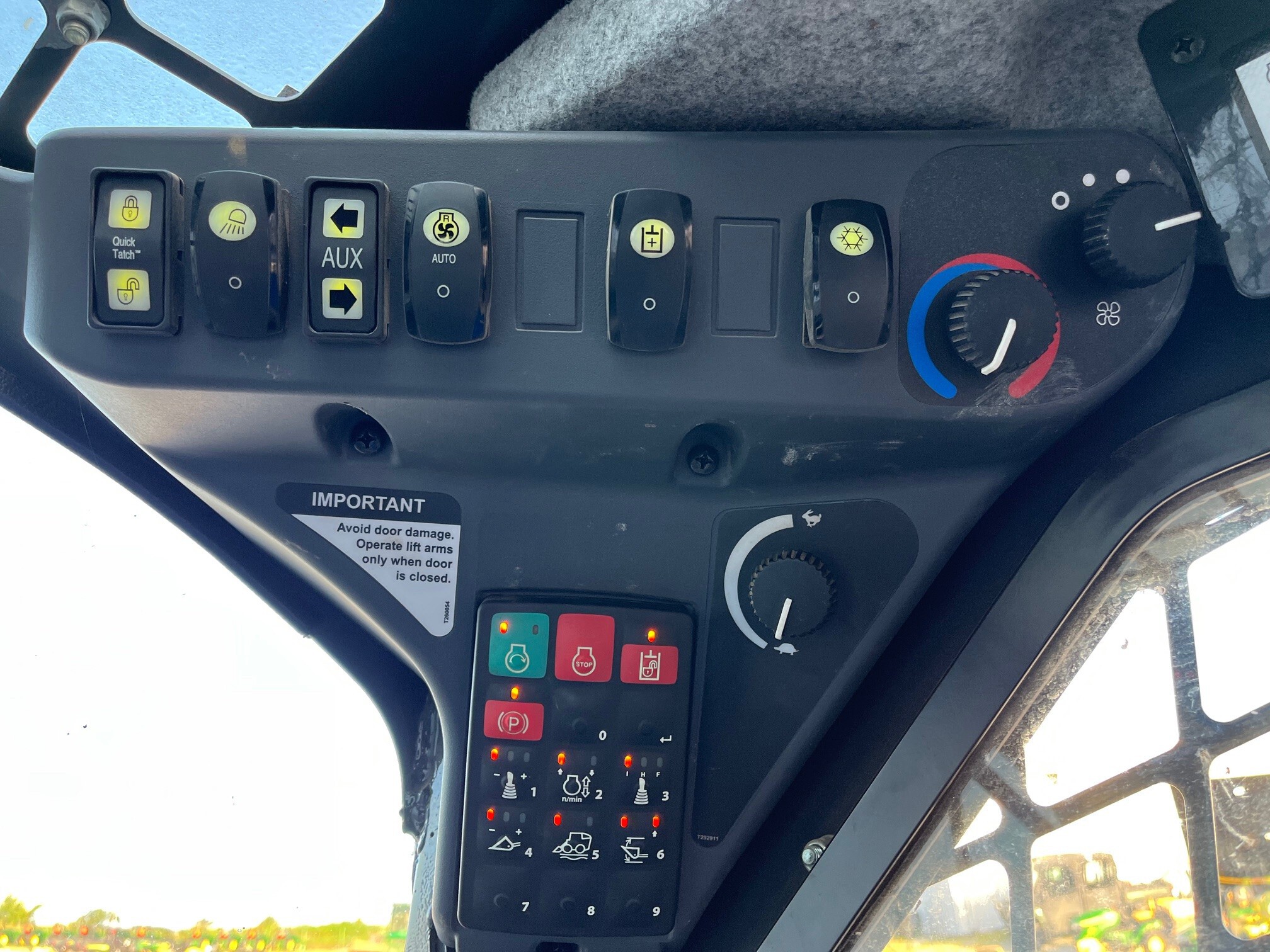 2022 John Deere 325G Image 13
