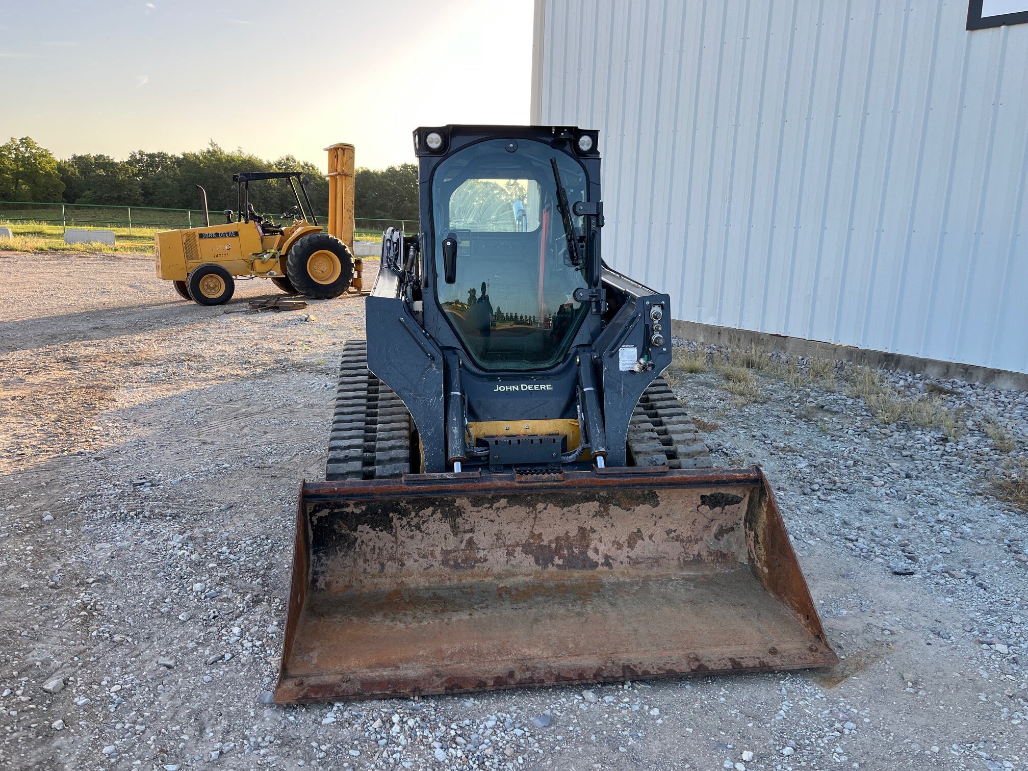 2022 John Deere 325G Image 8