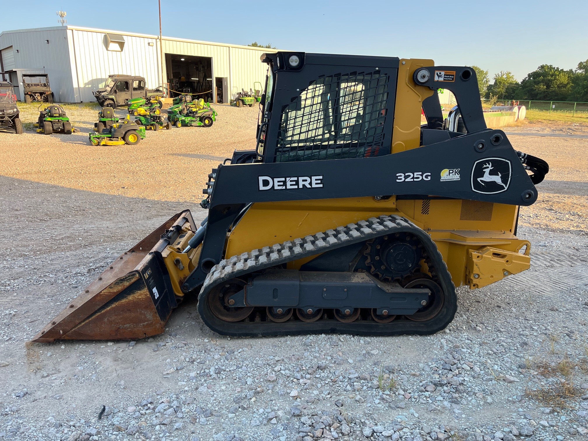 2022 John Deere 325G Image 6