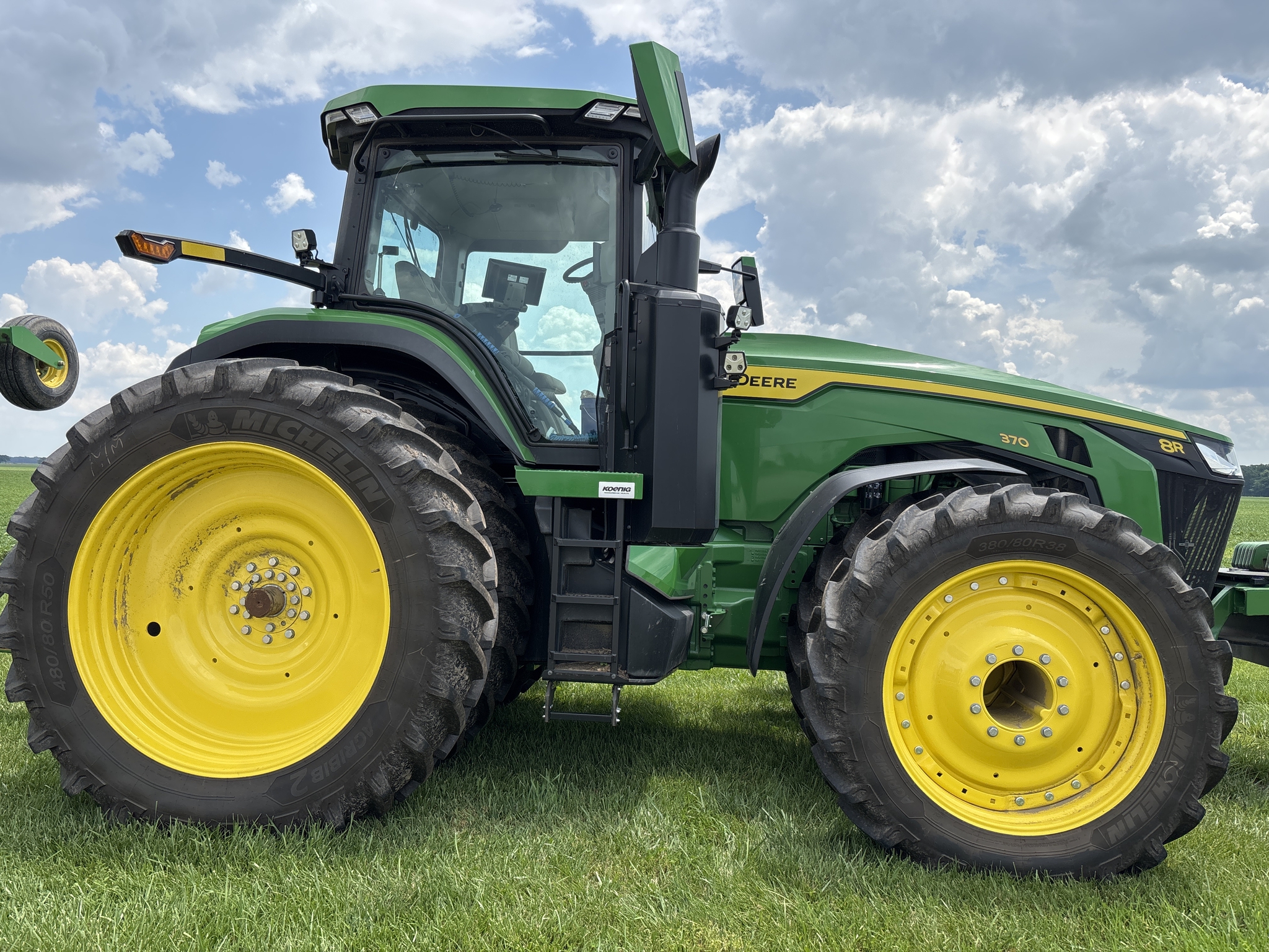 Used 2025 John Deere 8R 370 Row Crop Tractors at Koenig Equipment in Urbana, OH - PhotoXL4