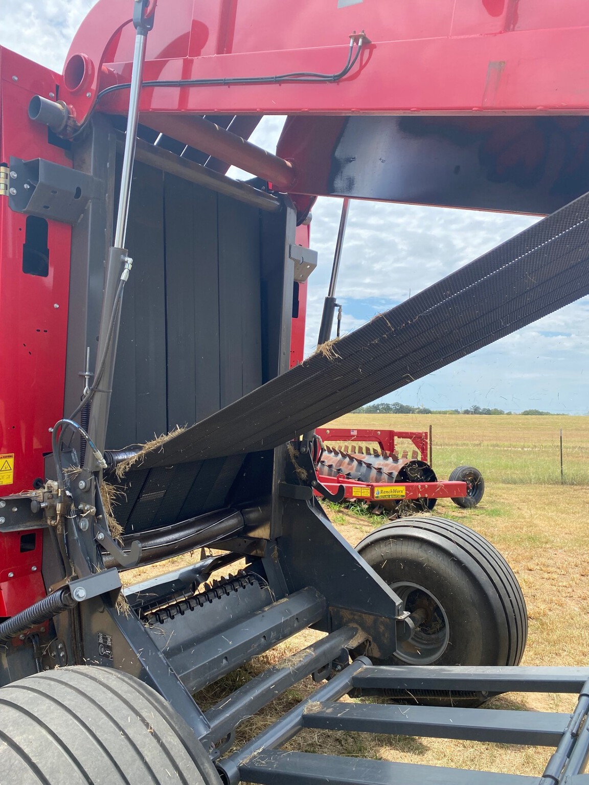 2022 Massey Ferguson 2946 Image 13