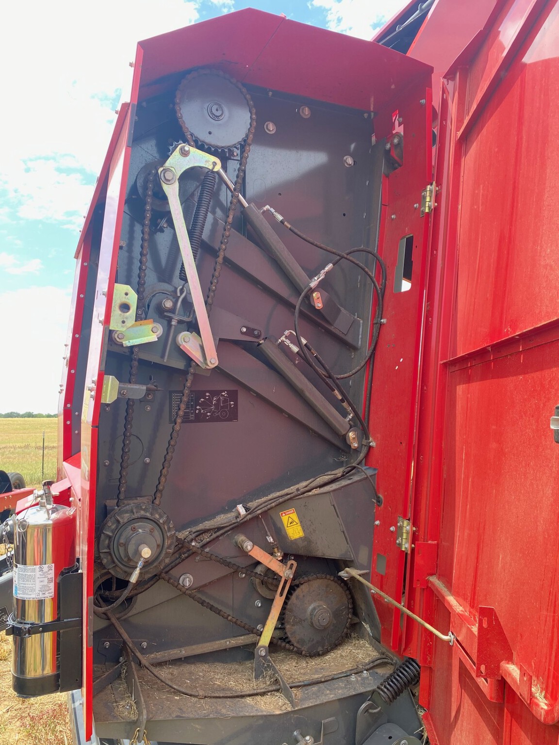 2022 Massey Ferguson 2946 Image 11