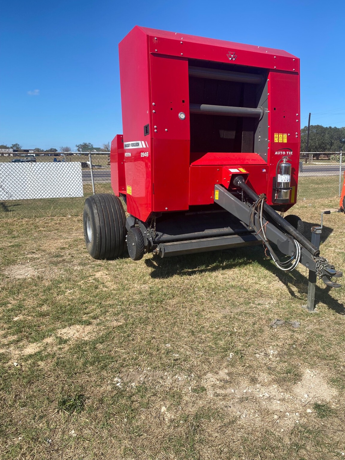 2022 Massey Ferguson 2946 Image 2