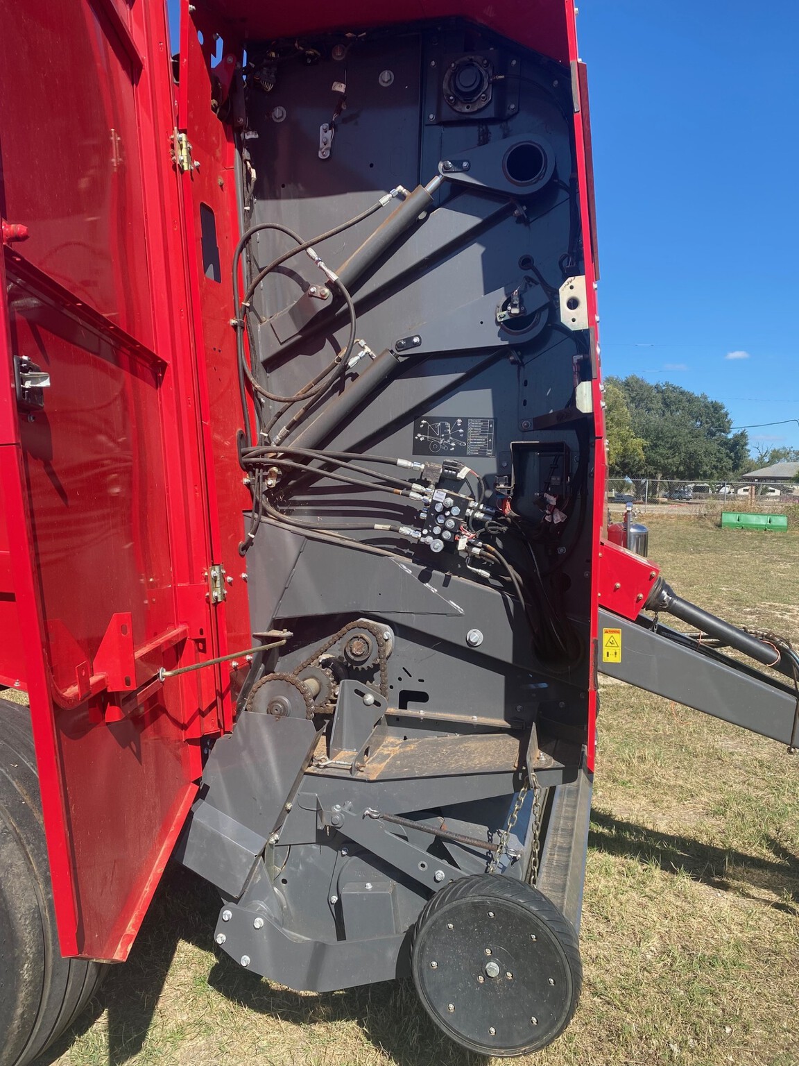 2022 Massey Ferguson 2946 Image 12