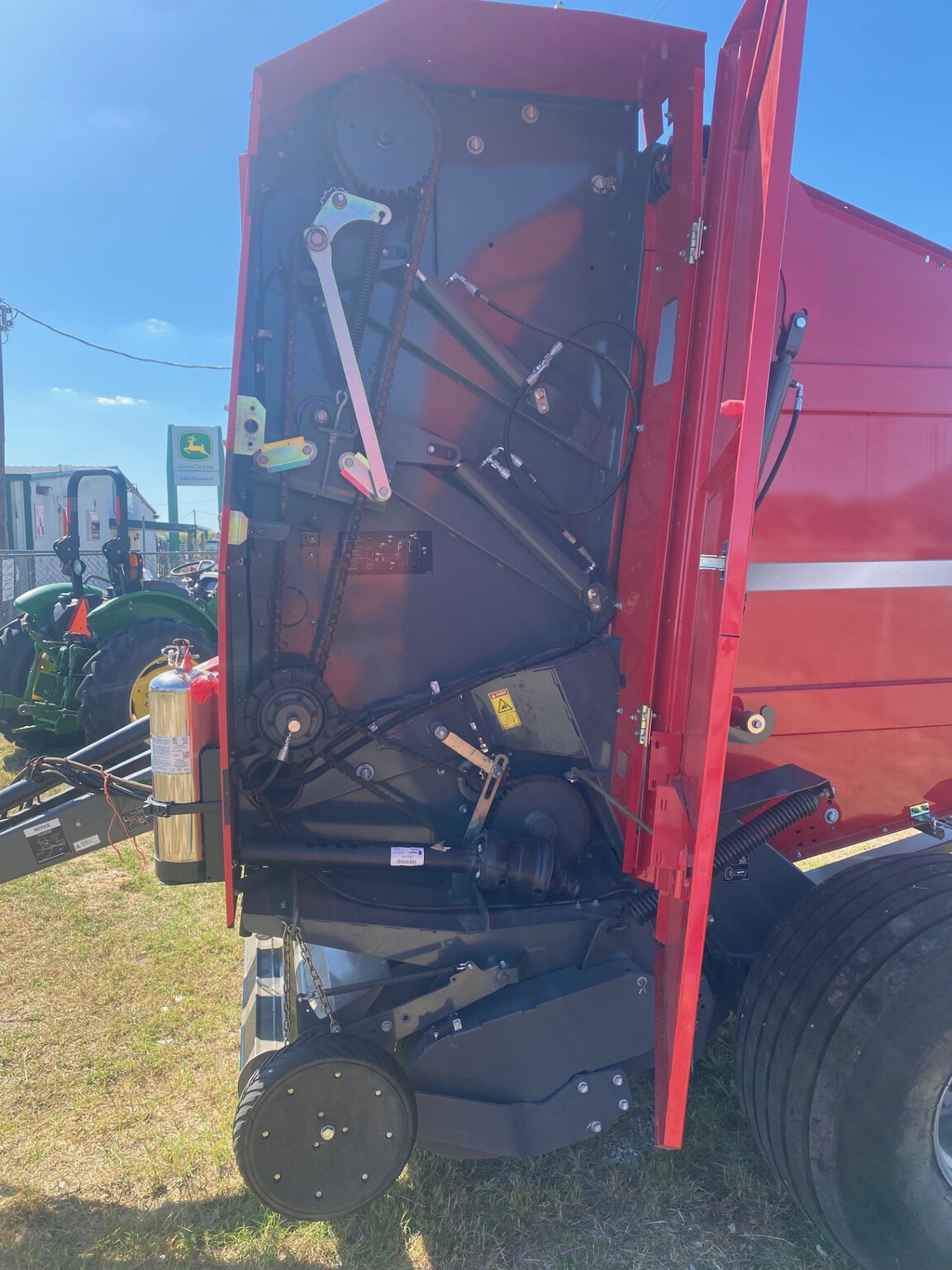 2022 Massey Ferguson 2946 Image 5