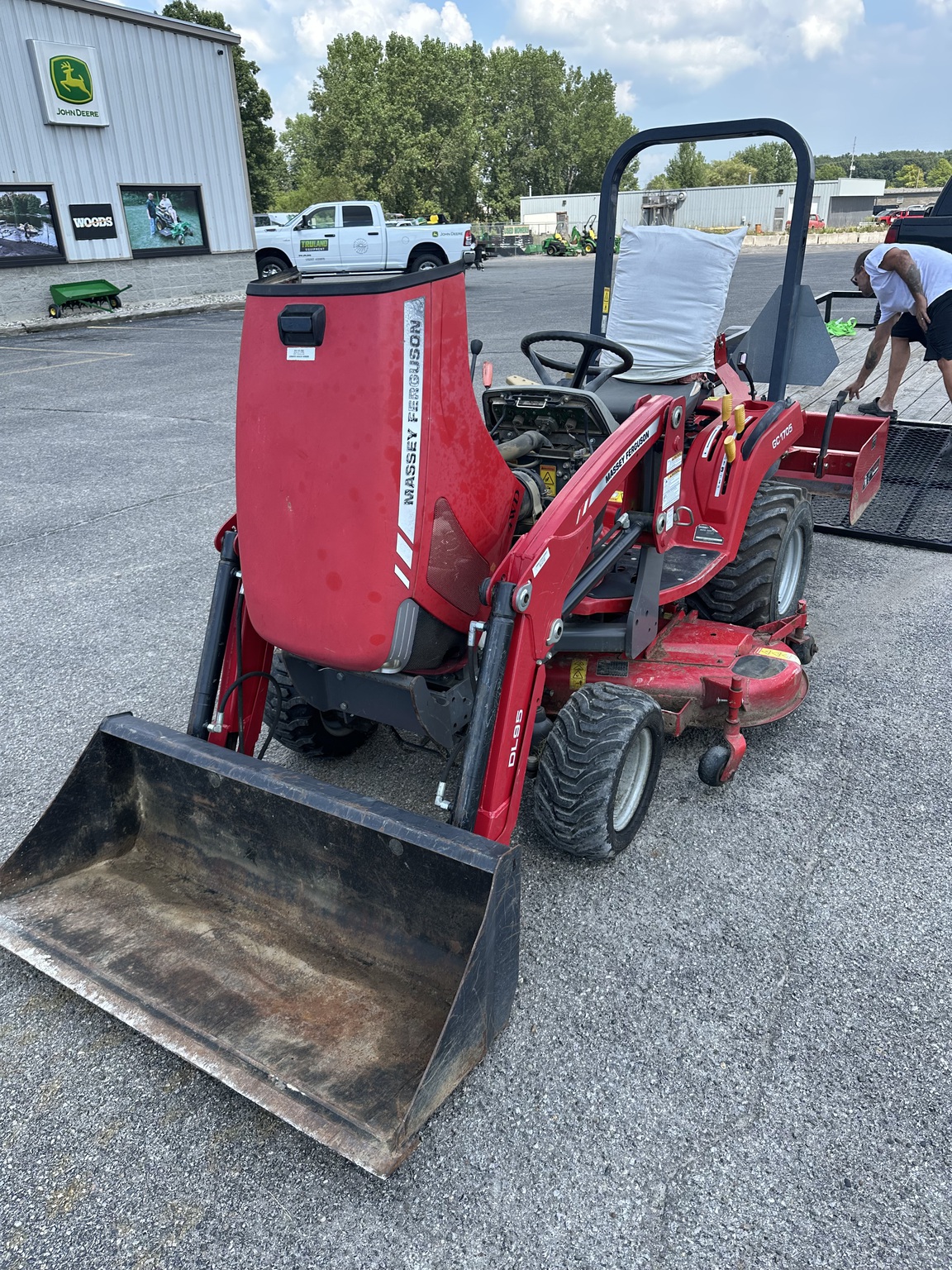 2015 Massey Ferguson GC1705 Image 14