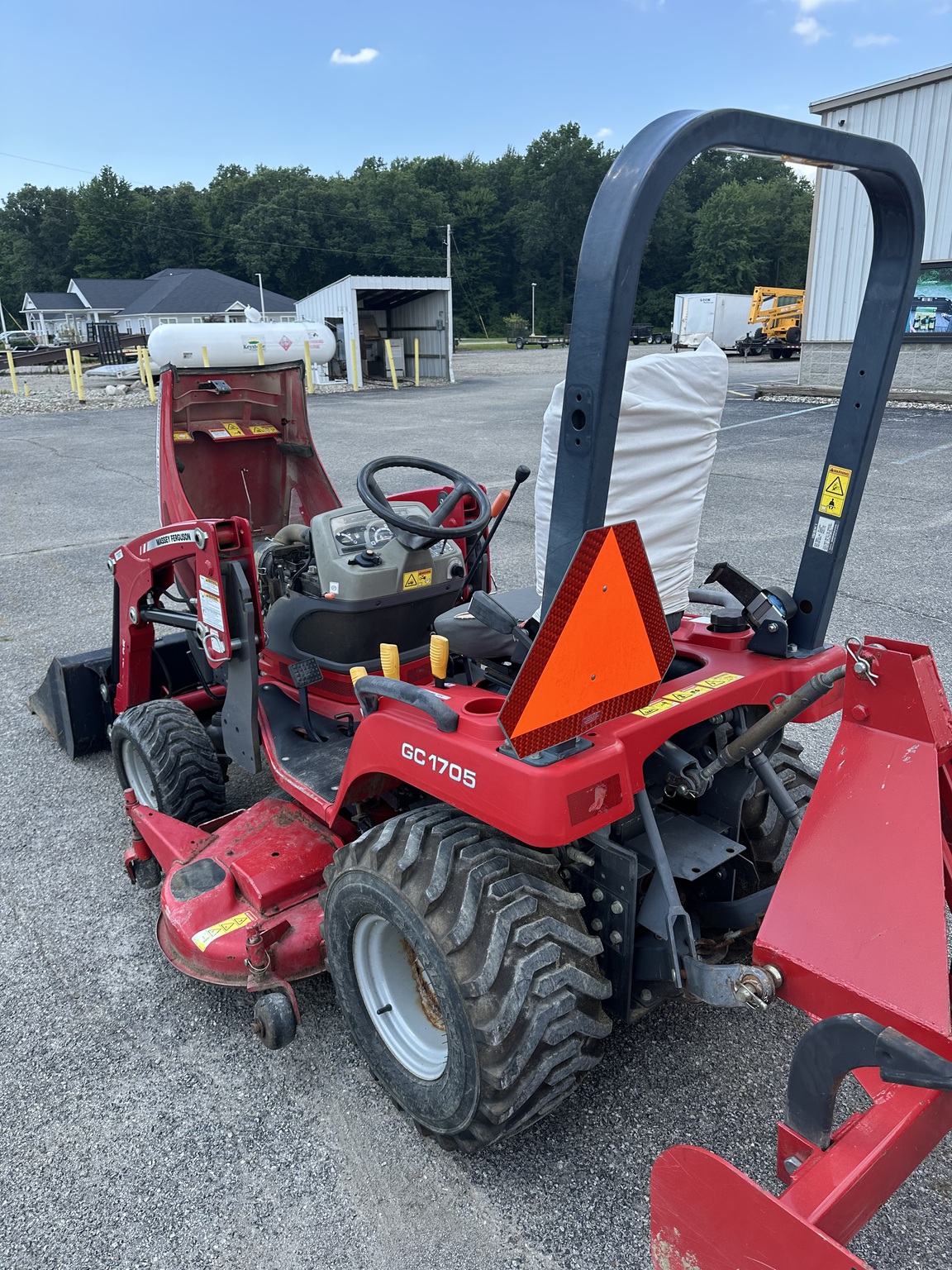 2015 Massey Ferguson GC1705 Image 11
