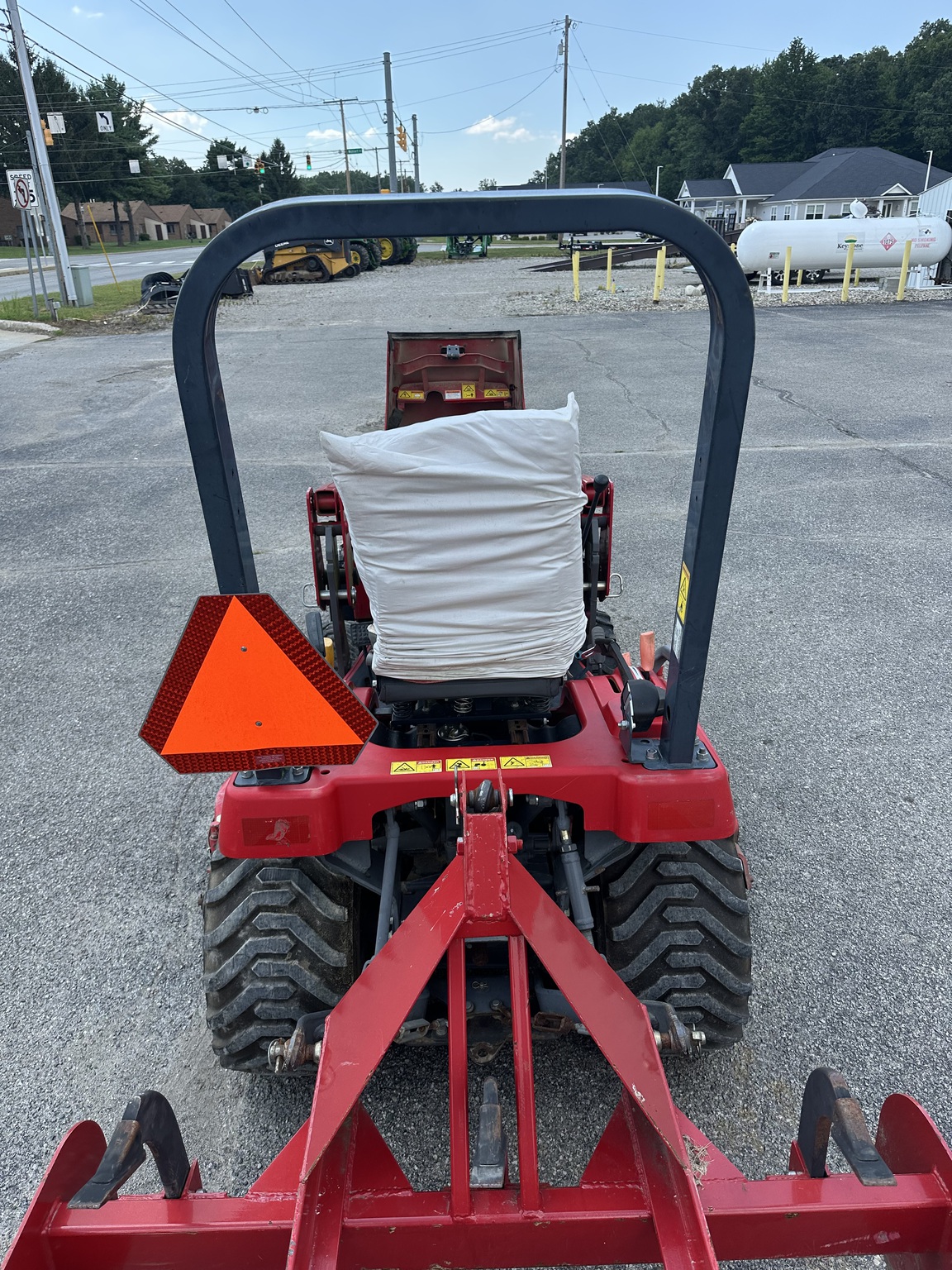 2015 Massey Ferguson GC1705 Image 12