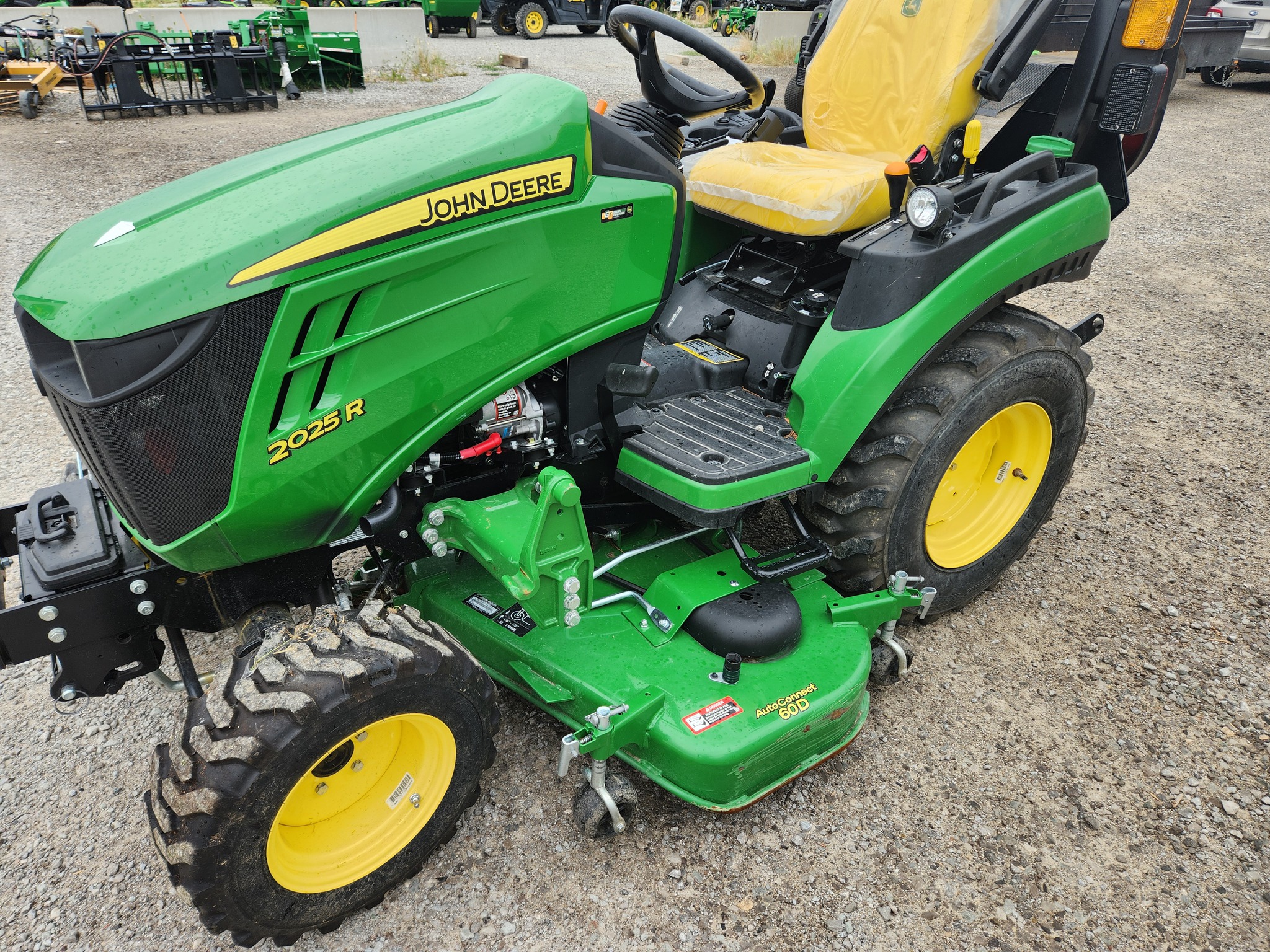 2022 John Deere 2025R Image 5