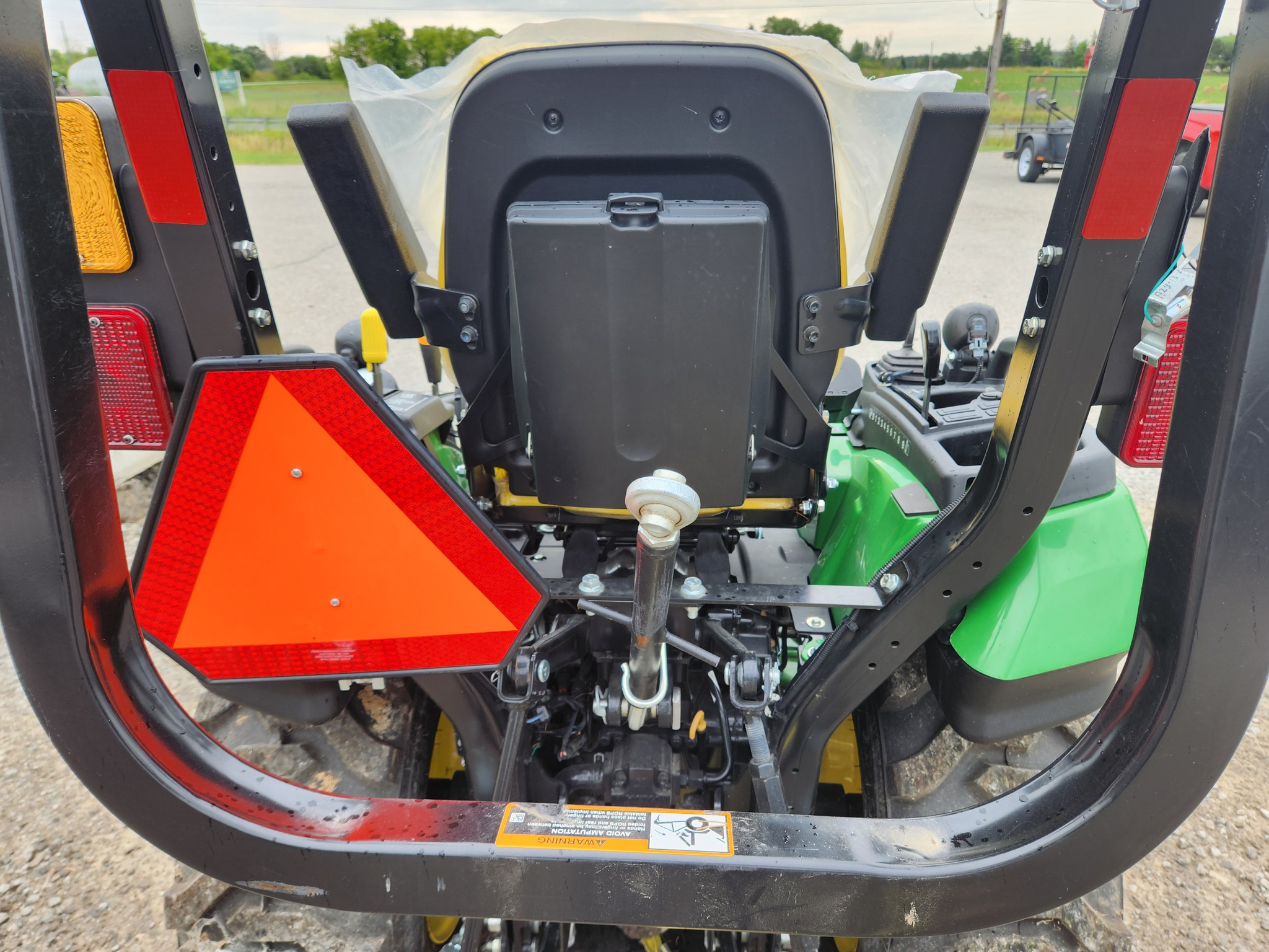 2022 John Deere 2025R Image 4