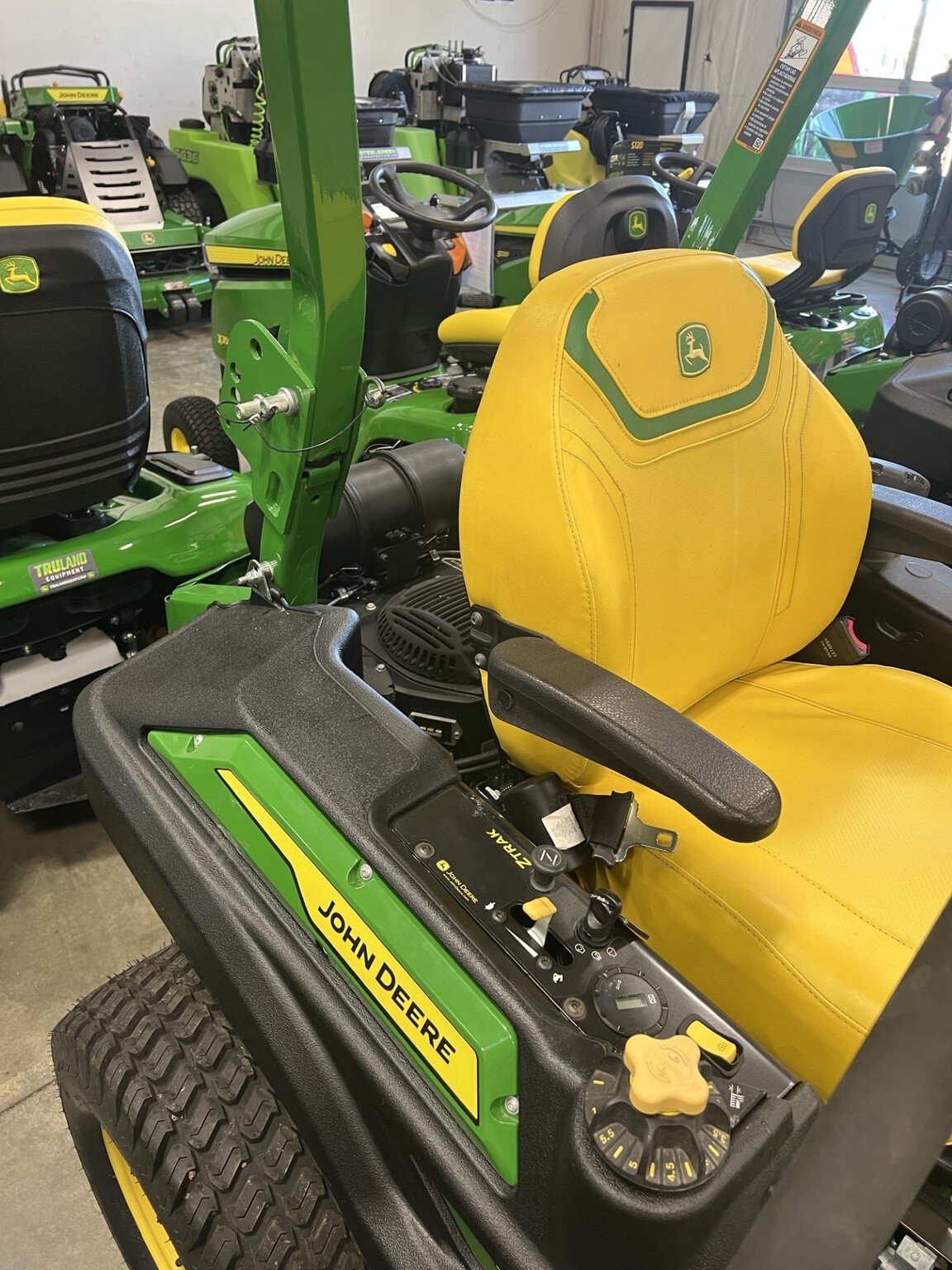2023 John Deere Z915E Image 4