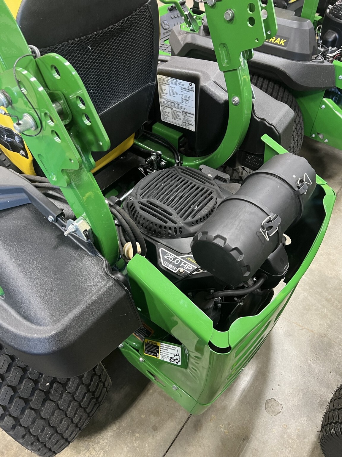 2023 John Deere Z915E Image 6