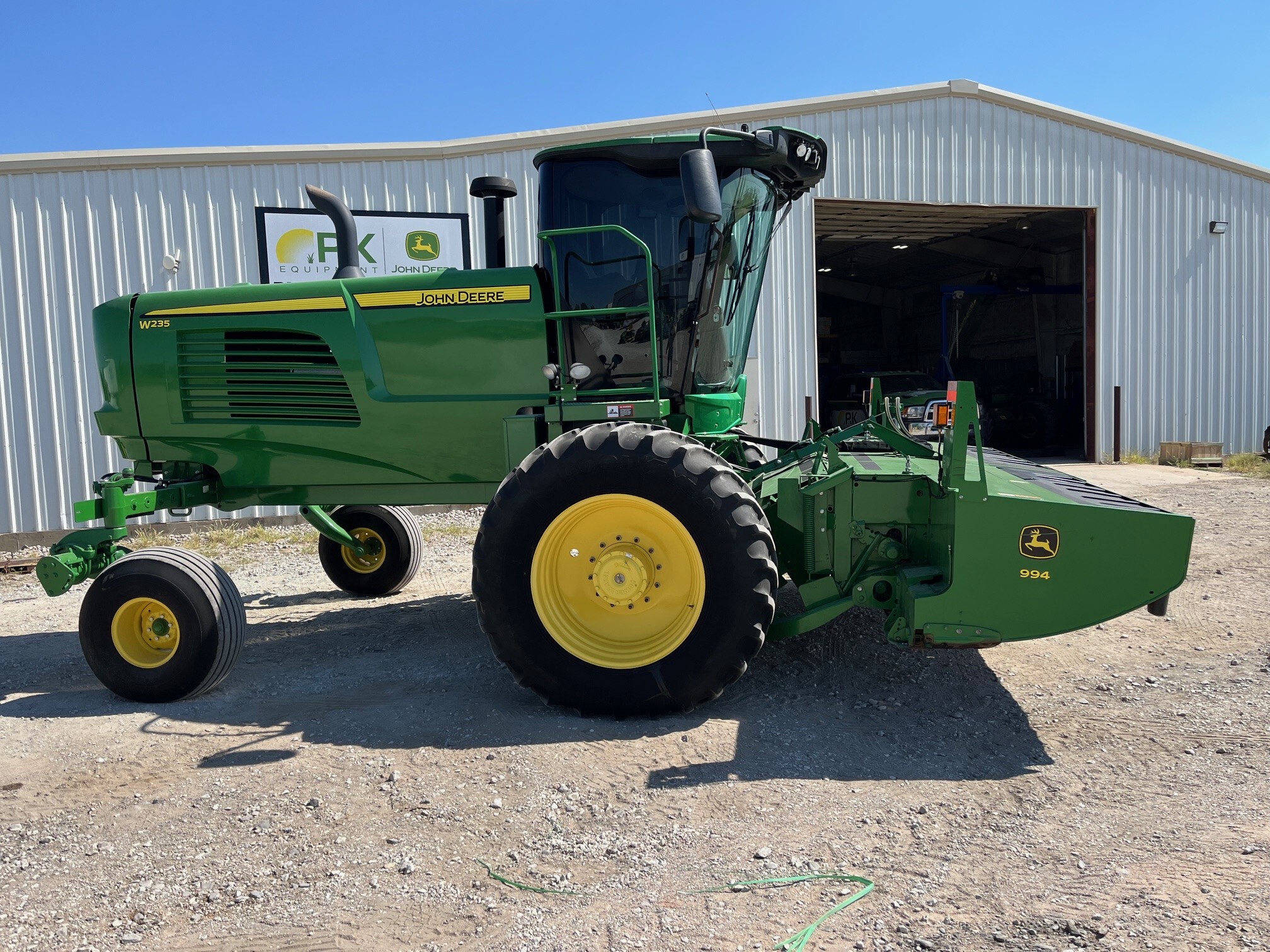 2017 John Deere W235 Image 2