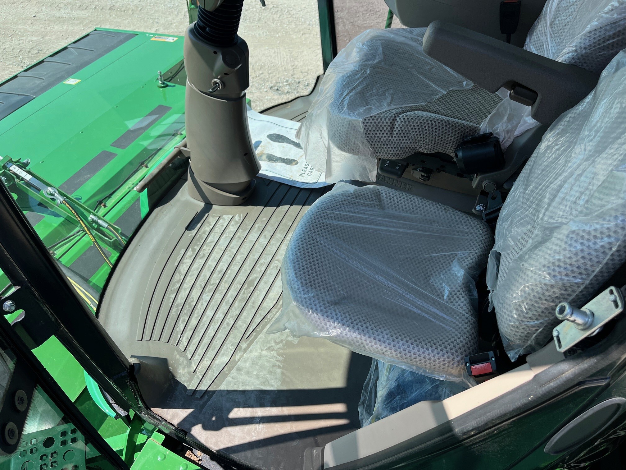 2017 John Deere W235 Image 24