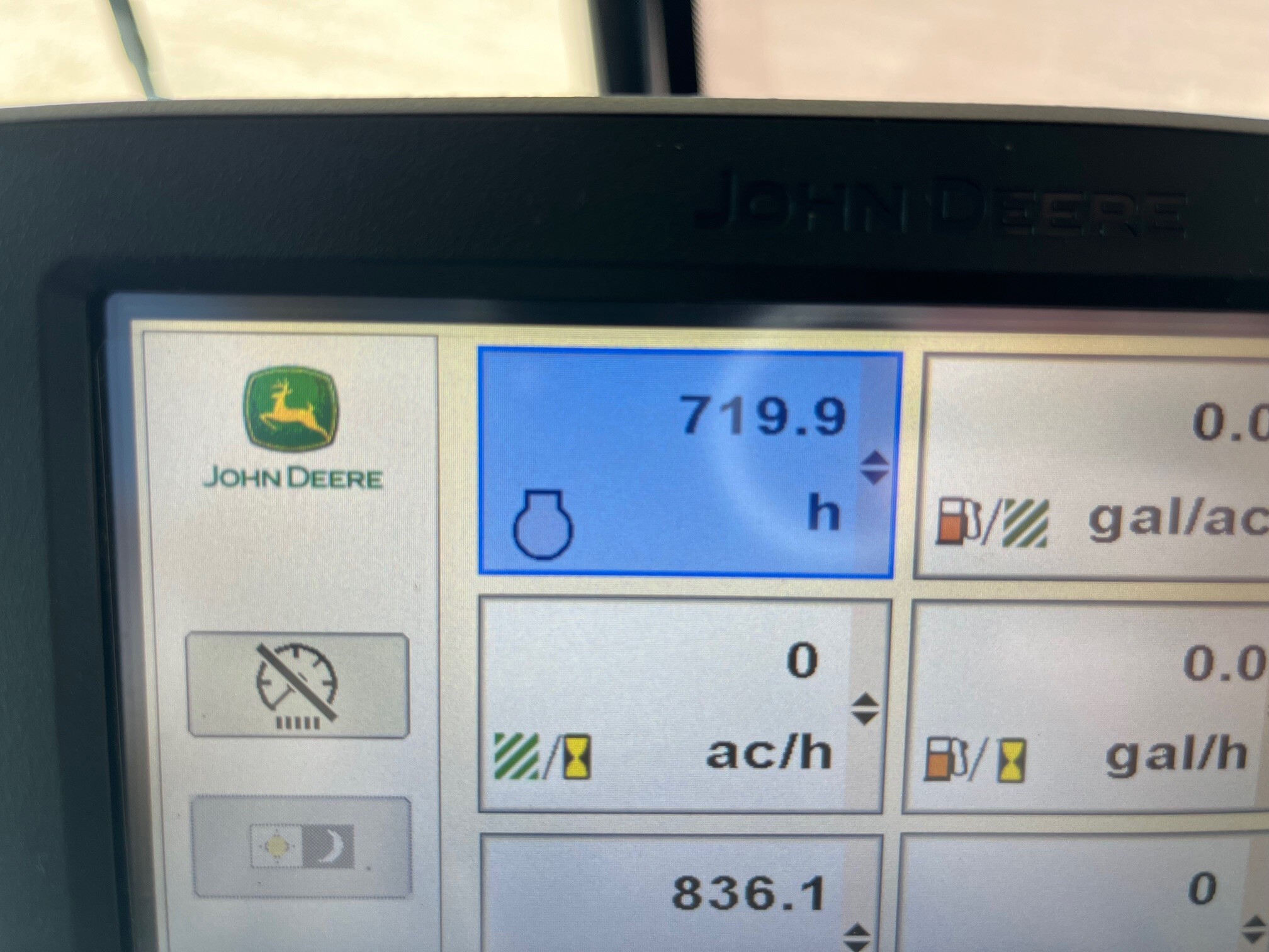 2017 John Deere W235 Image 27