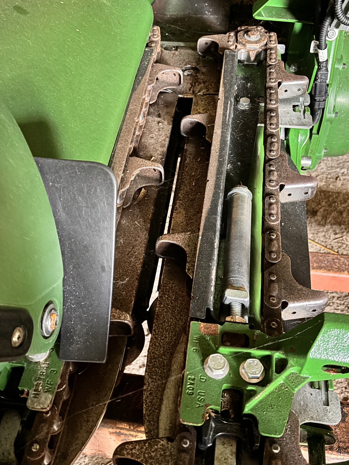 2022 John Deere C8R Image 3