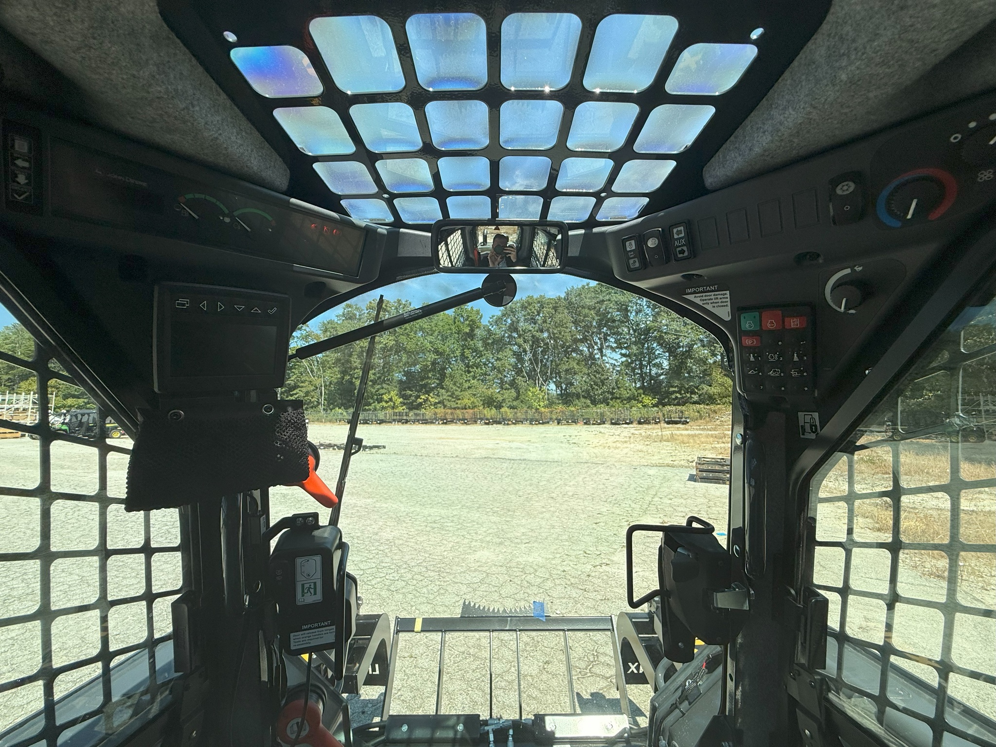 2025 John Deere 325G Image 9