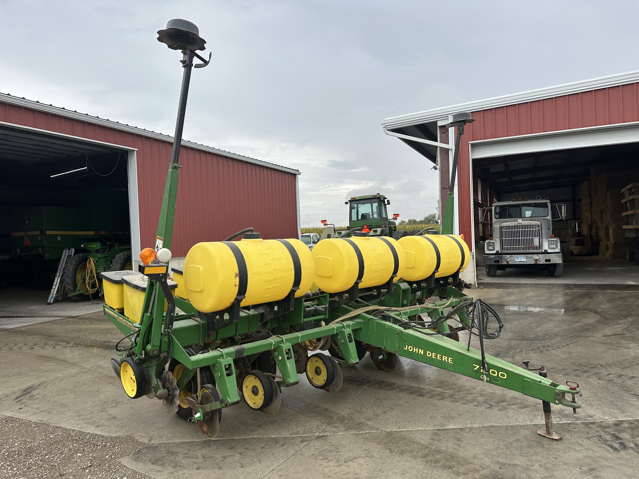 1995 John Deere 7200 Image 7