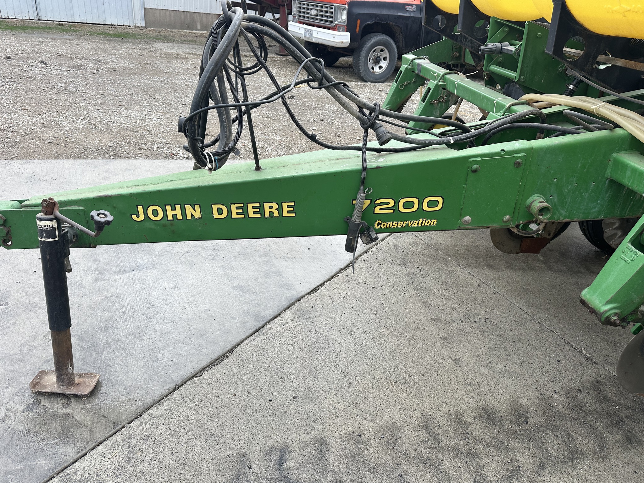 1995 John Deere 7200 Image 11