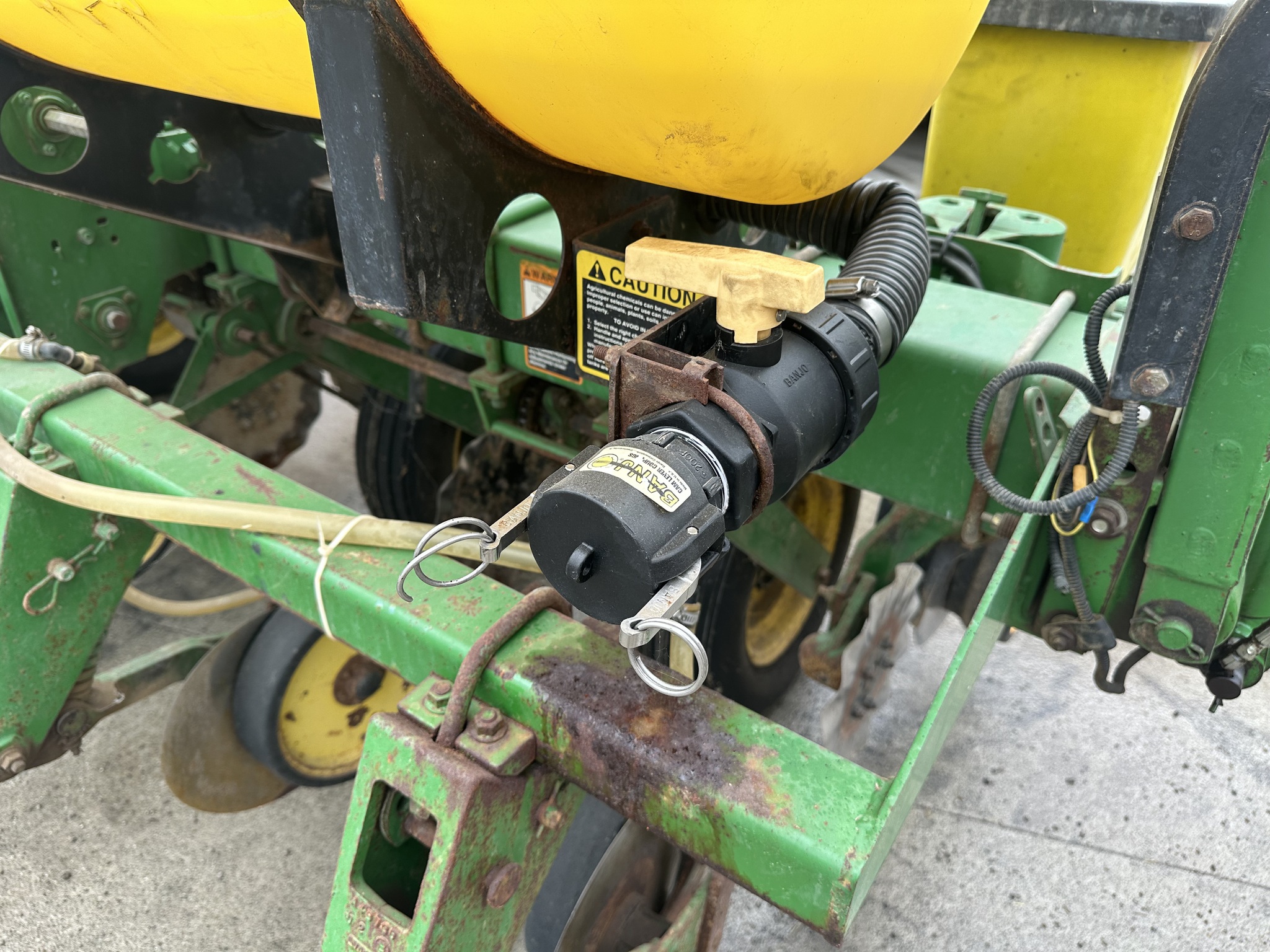 1995 John Deere 7200 Image 16