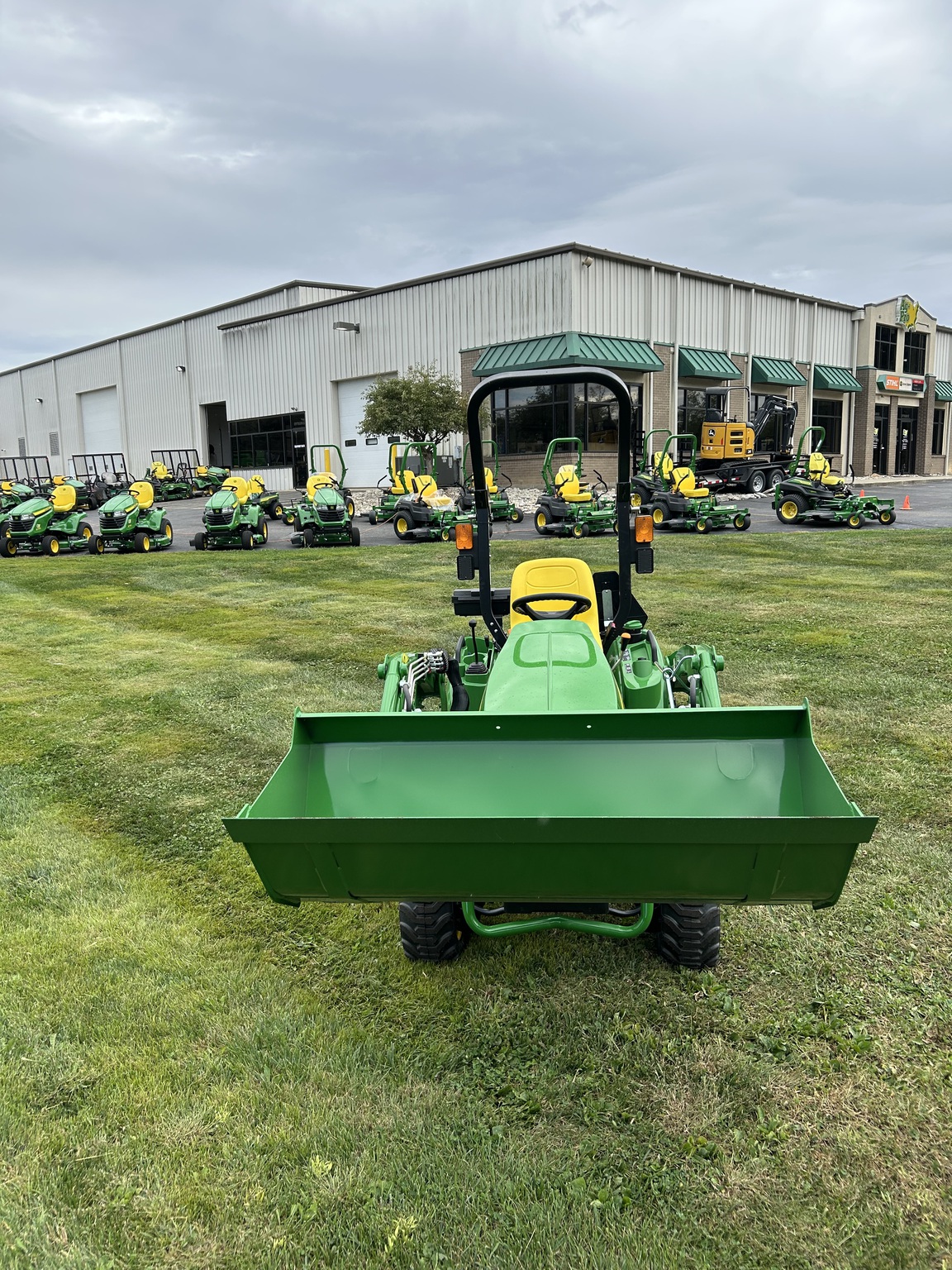 2025 John Deere 1023E Image 3