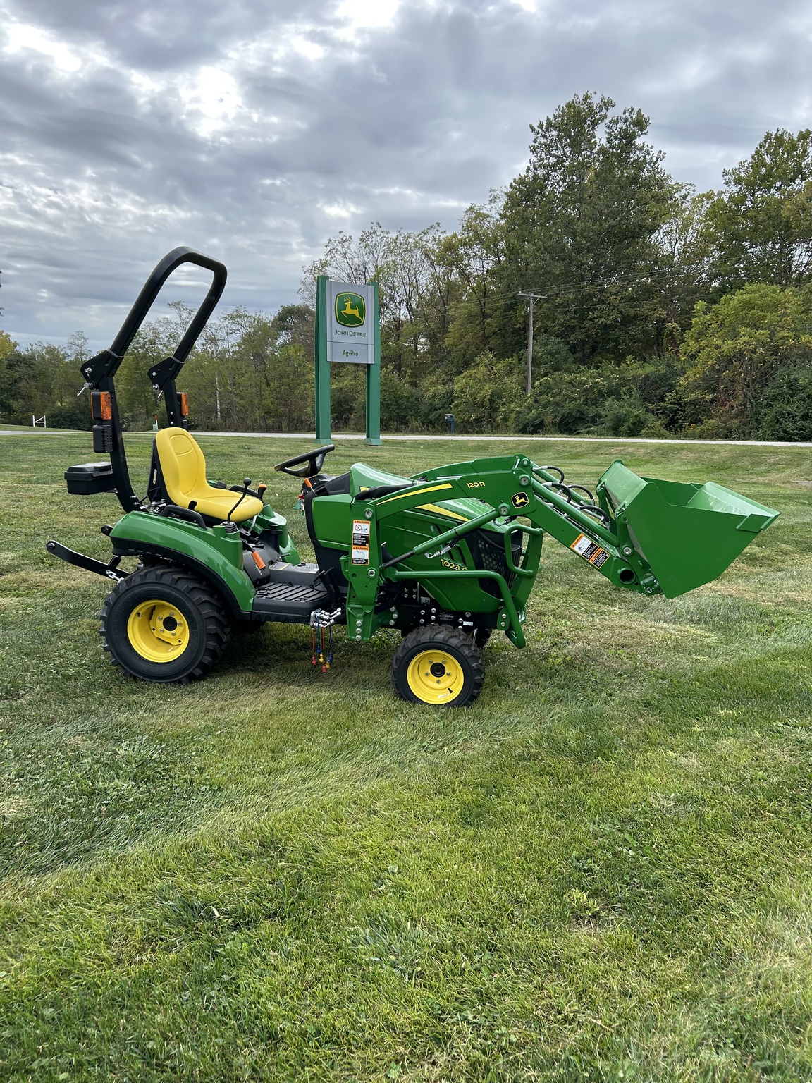 2025 John Deere 1023E Image 1