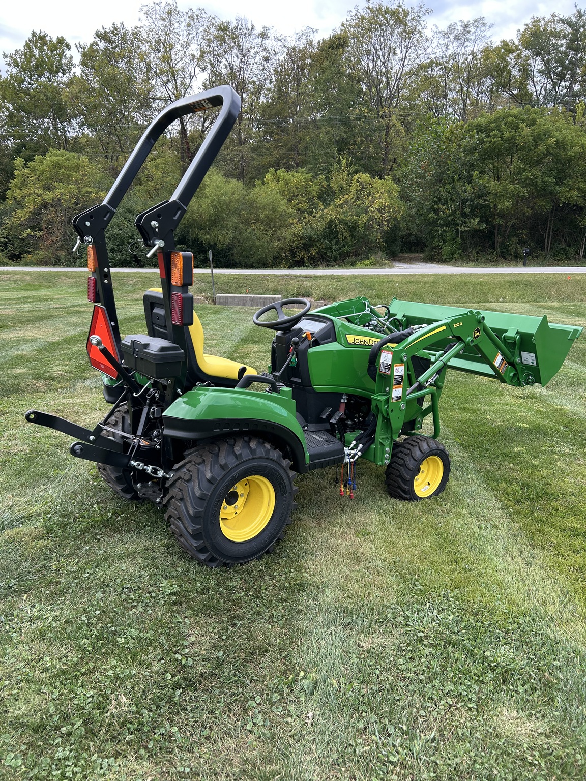 2025 John Deere 1023E Image 8