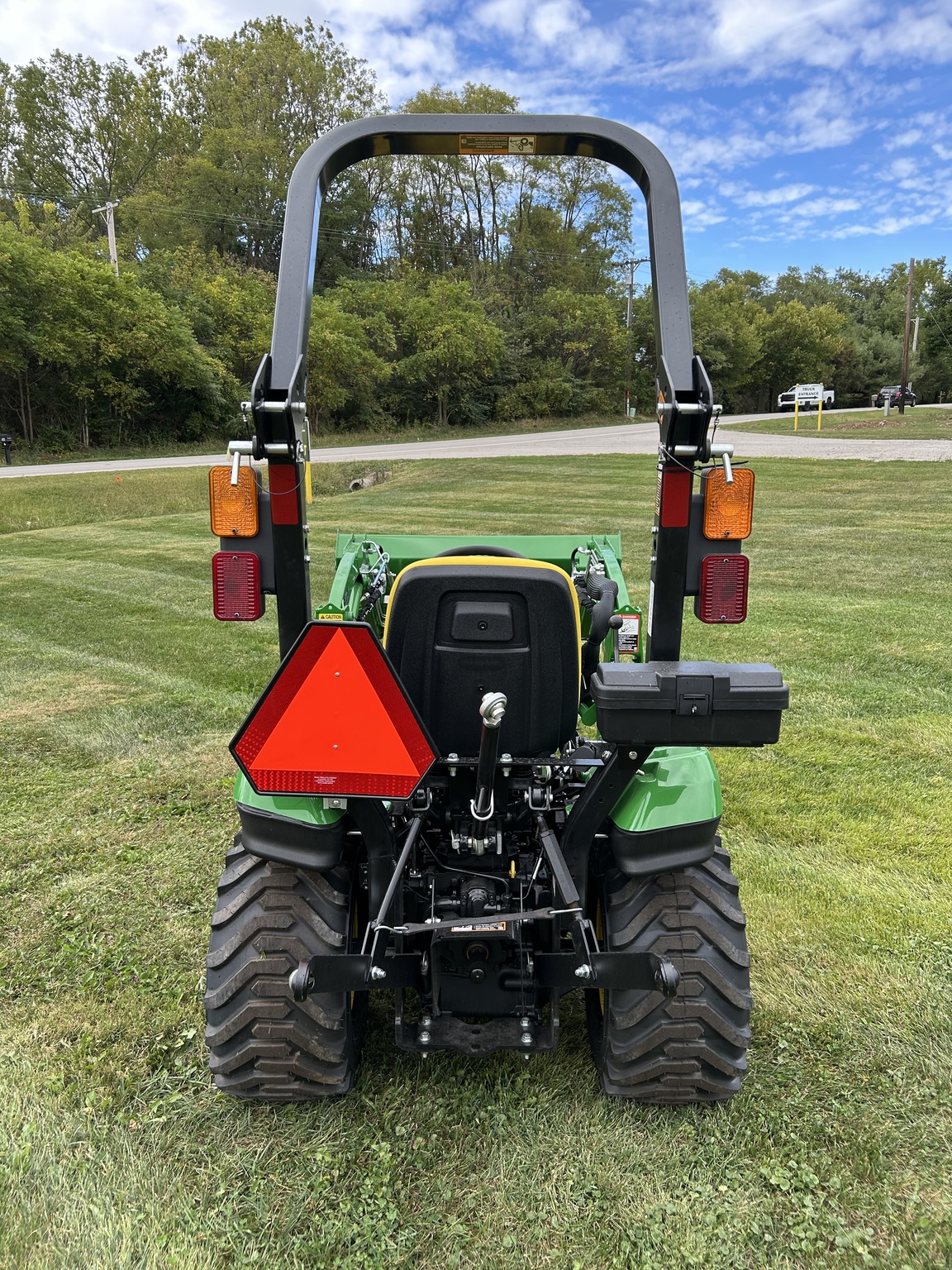 2025 John Deere 1023E Image 7