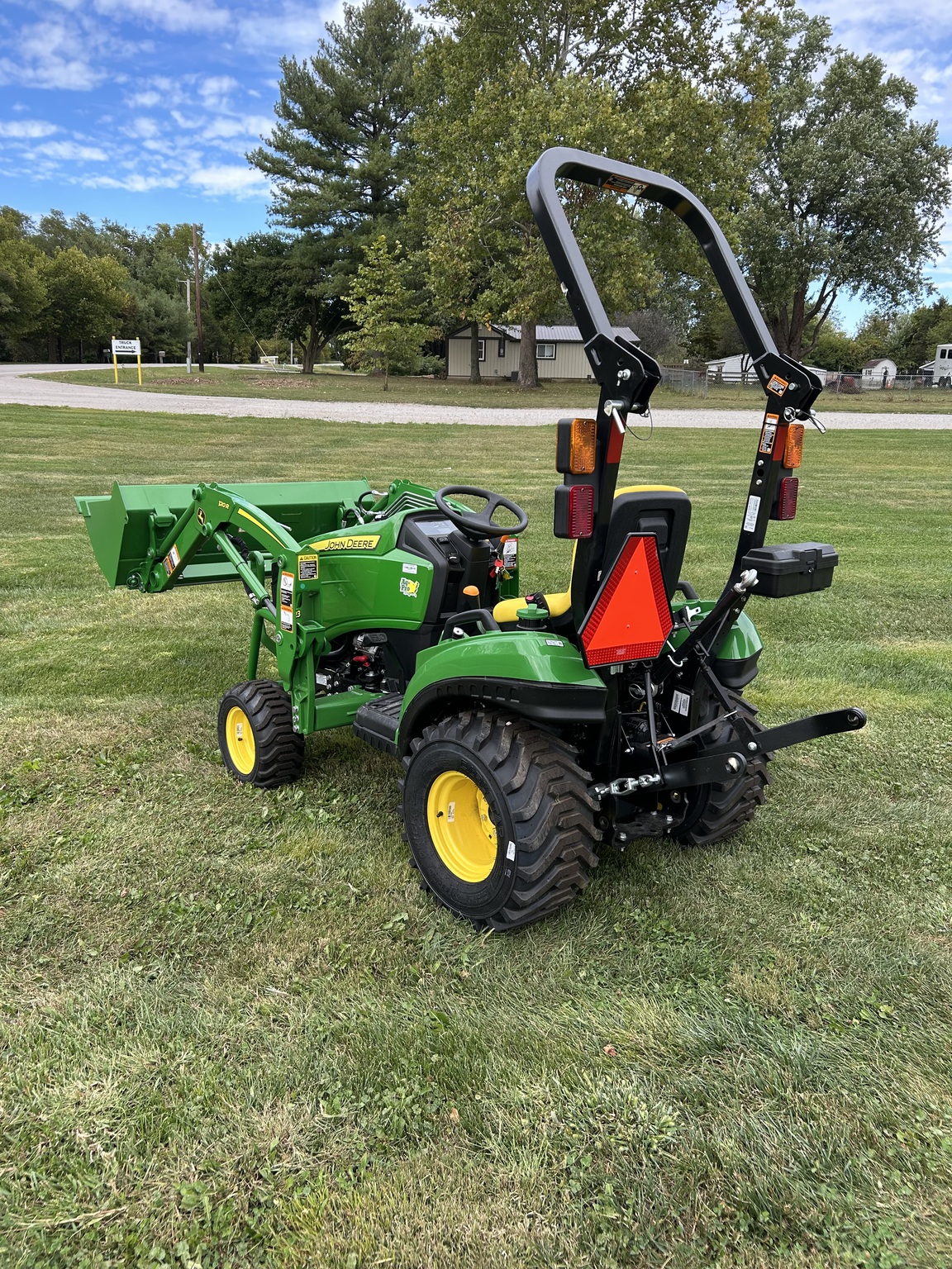 2025 John Deere 1023E Image 6
