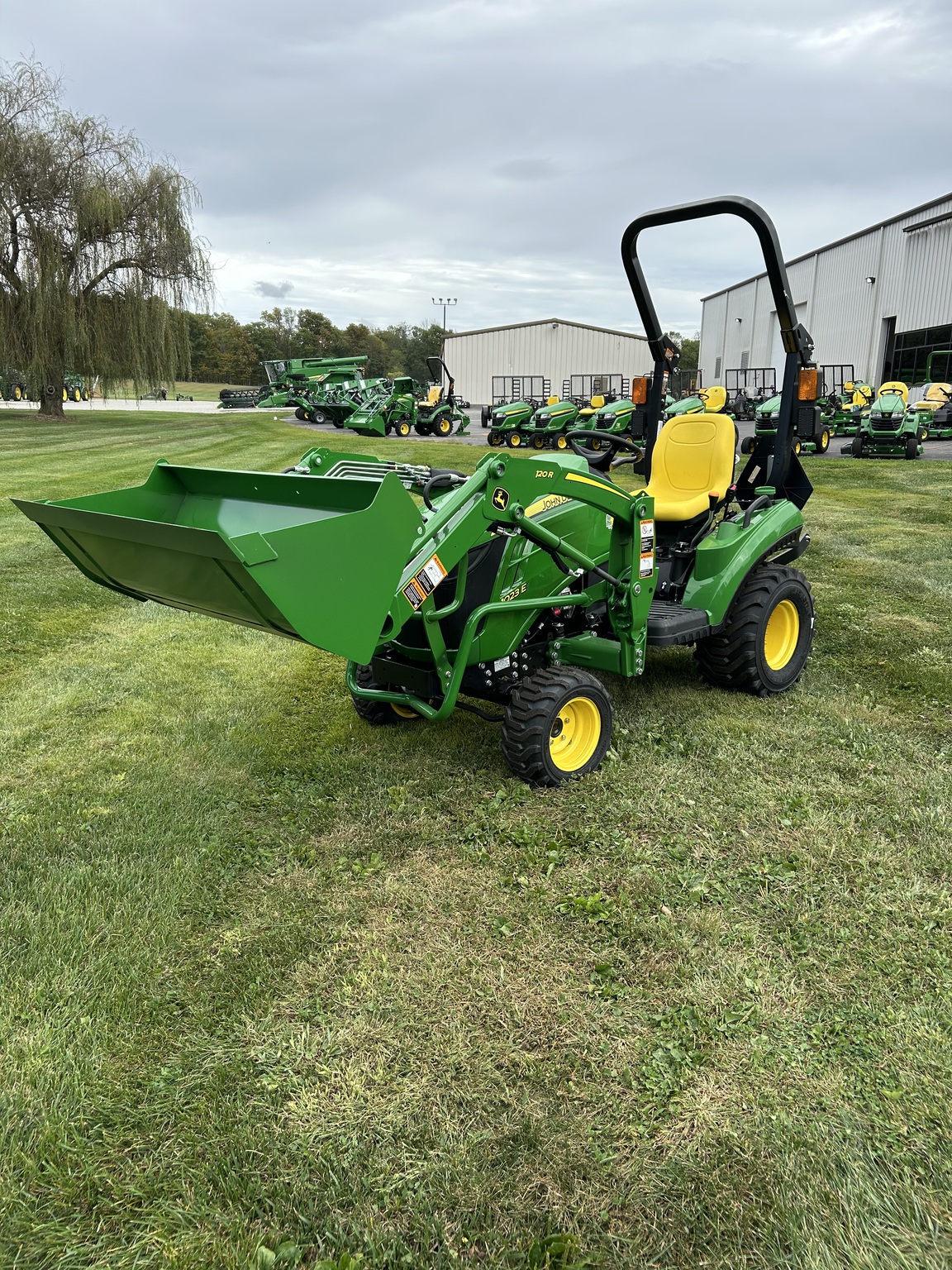 2025 John Deere 1023E Image 4