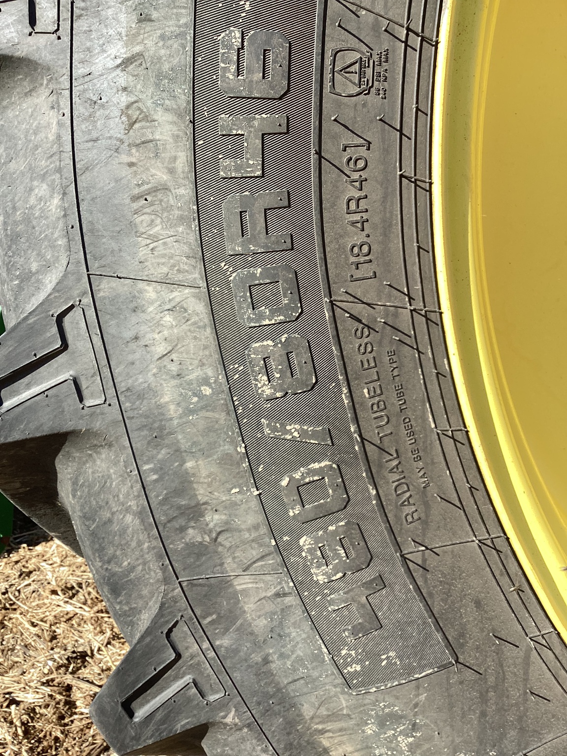 2010 John Deere 8245R Image 30